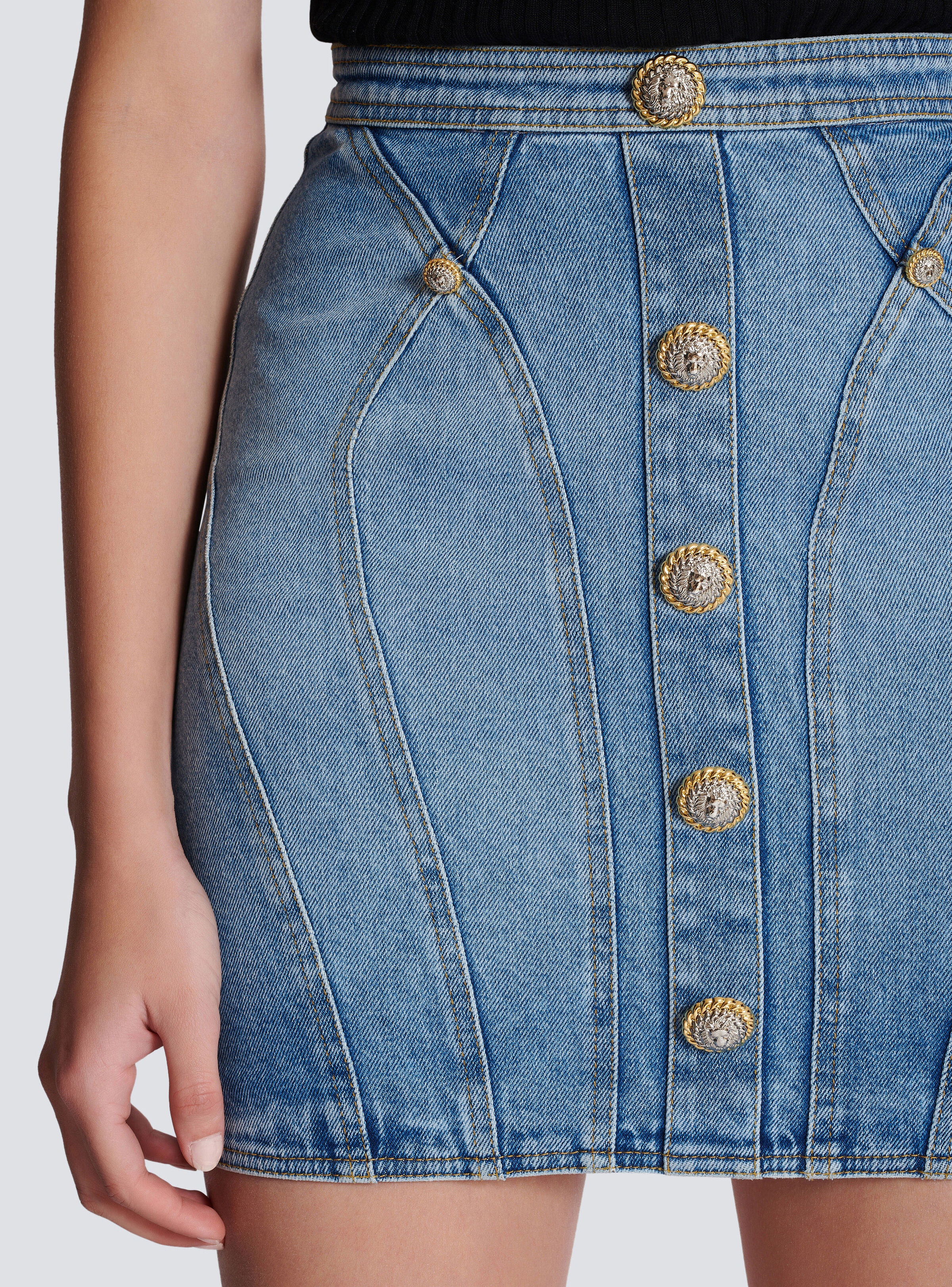 Buttoned denim skirt - 8