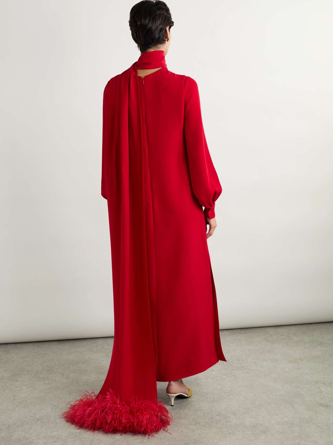 Tie-neck feather-trimmed silk-crepe gown Red - 3