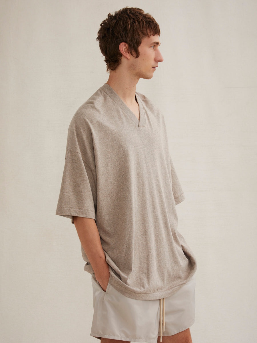 Essentials V-Neck - 4