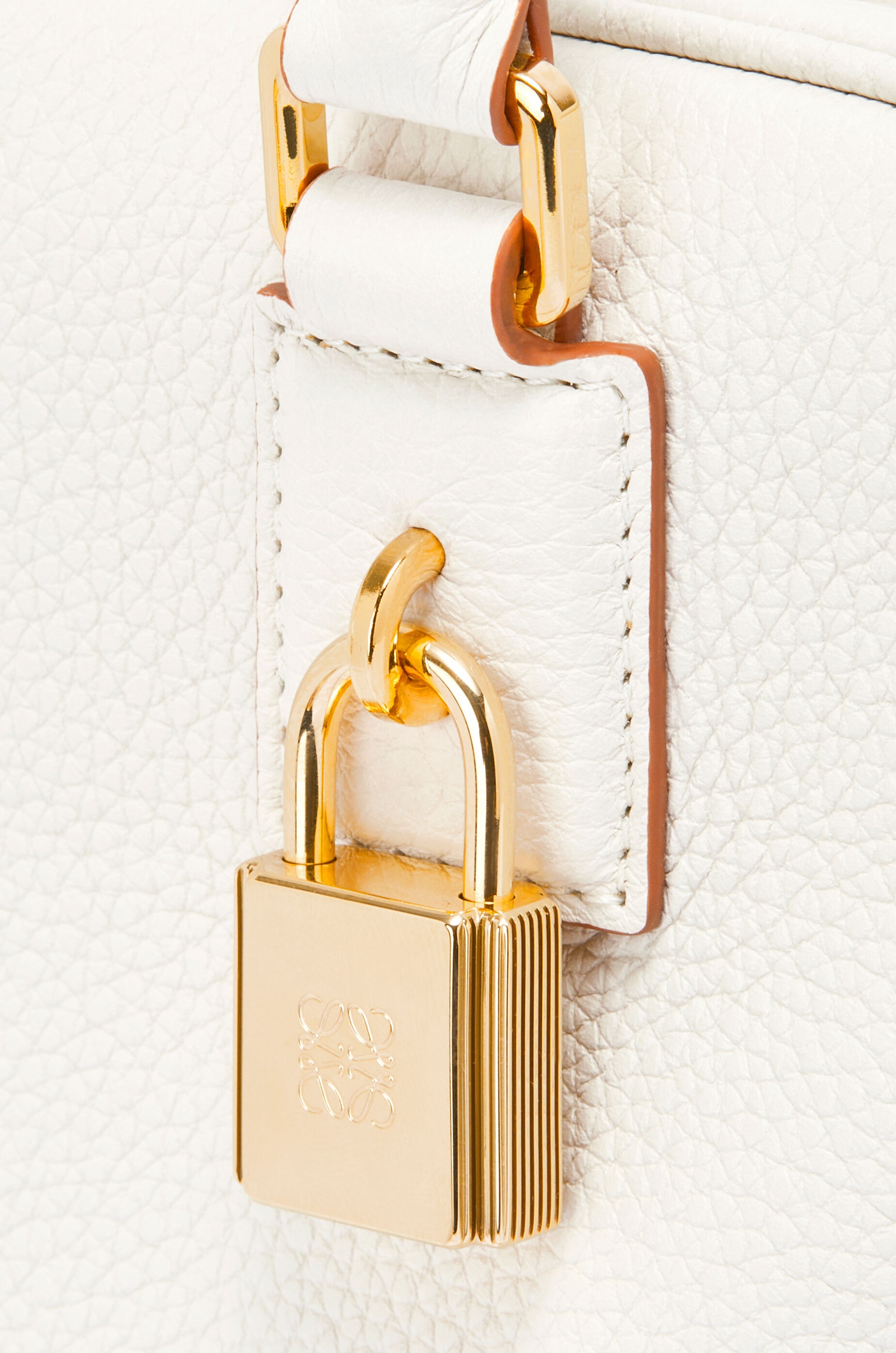 Amazona 19 square bag in soft grained calfskin - 10