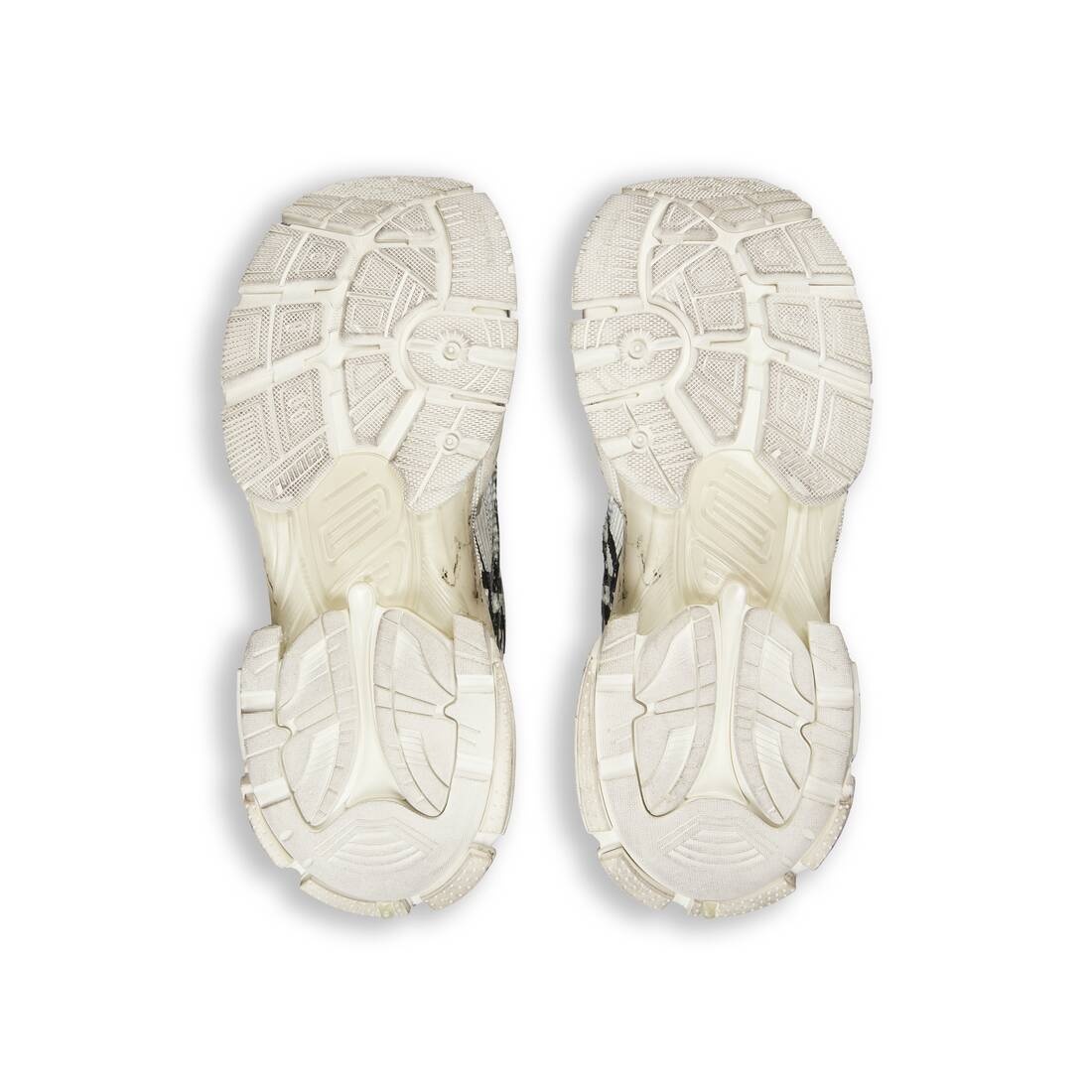 Women's Runner Graffiti Sneaker in White - 7