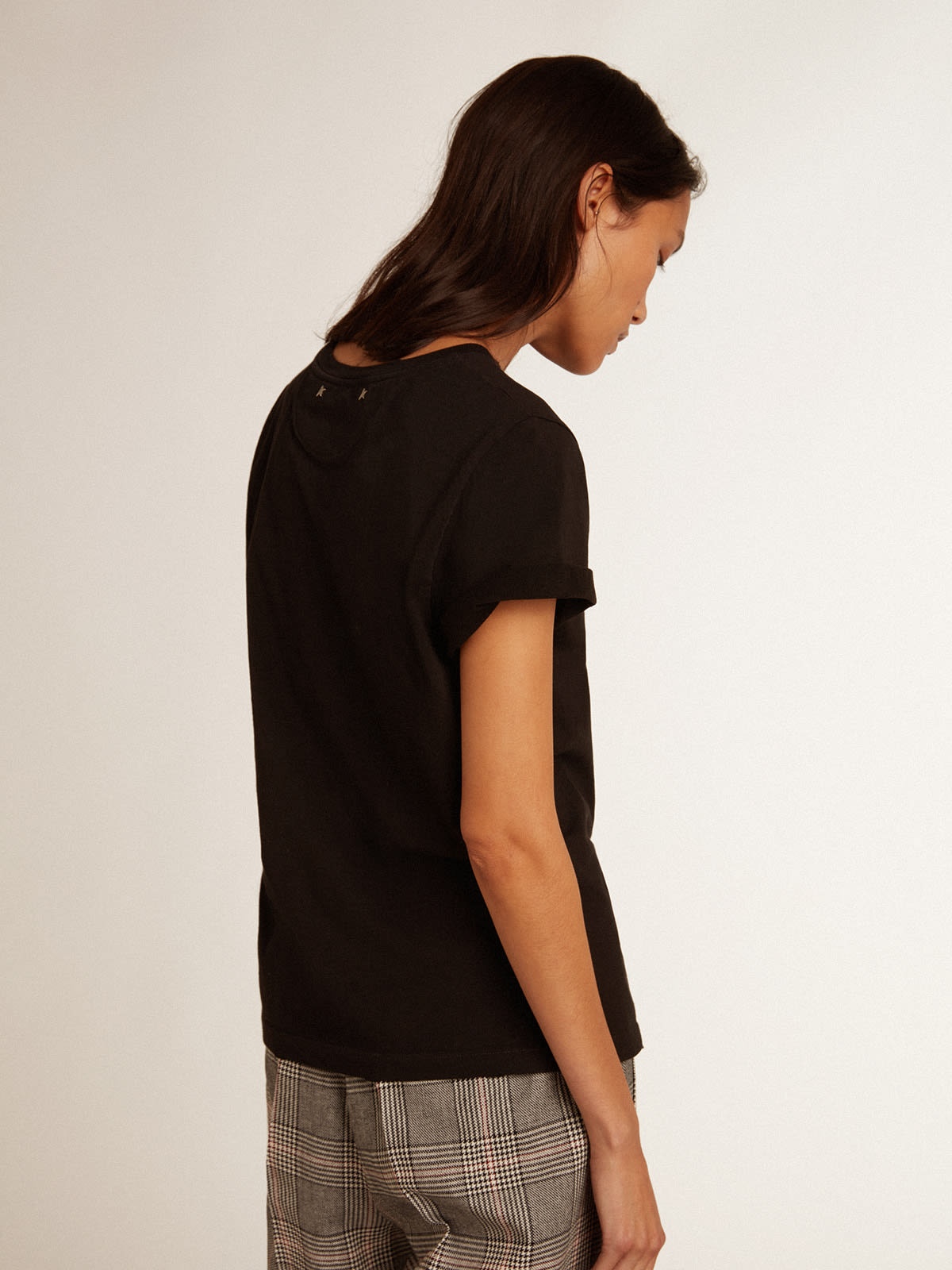 Women’s slim-fit distressed T-shirt in black - 4
