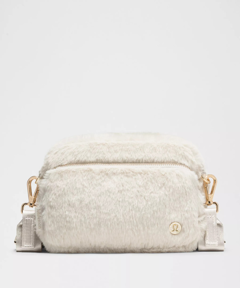 Everywhere Crossbody Bag 2L *Plush Fleece 1