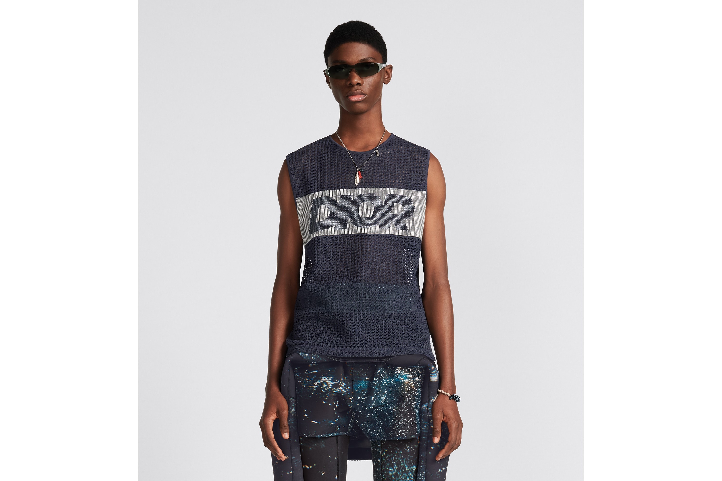 Sleeveless T-Shirt - 4