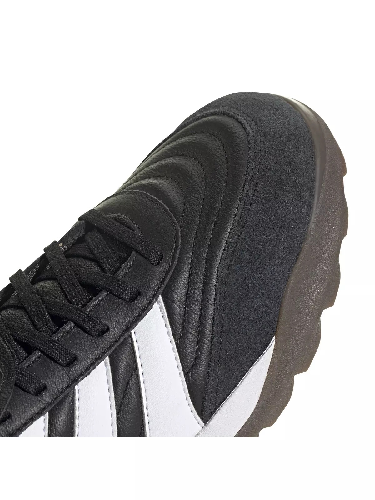 Predator Trainers Turf "Core Black/Ftwr White/Gold Metallic" Unisex Soccer Shoe - 7