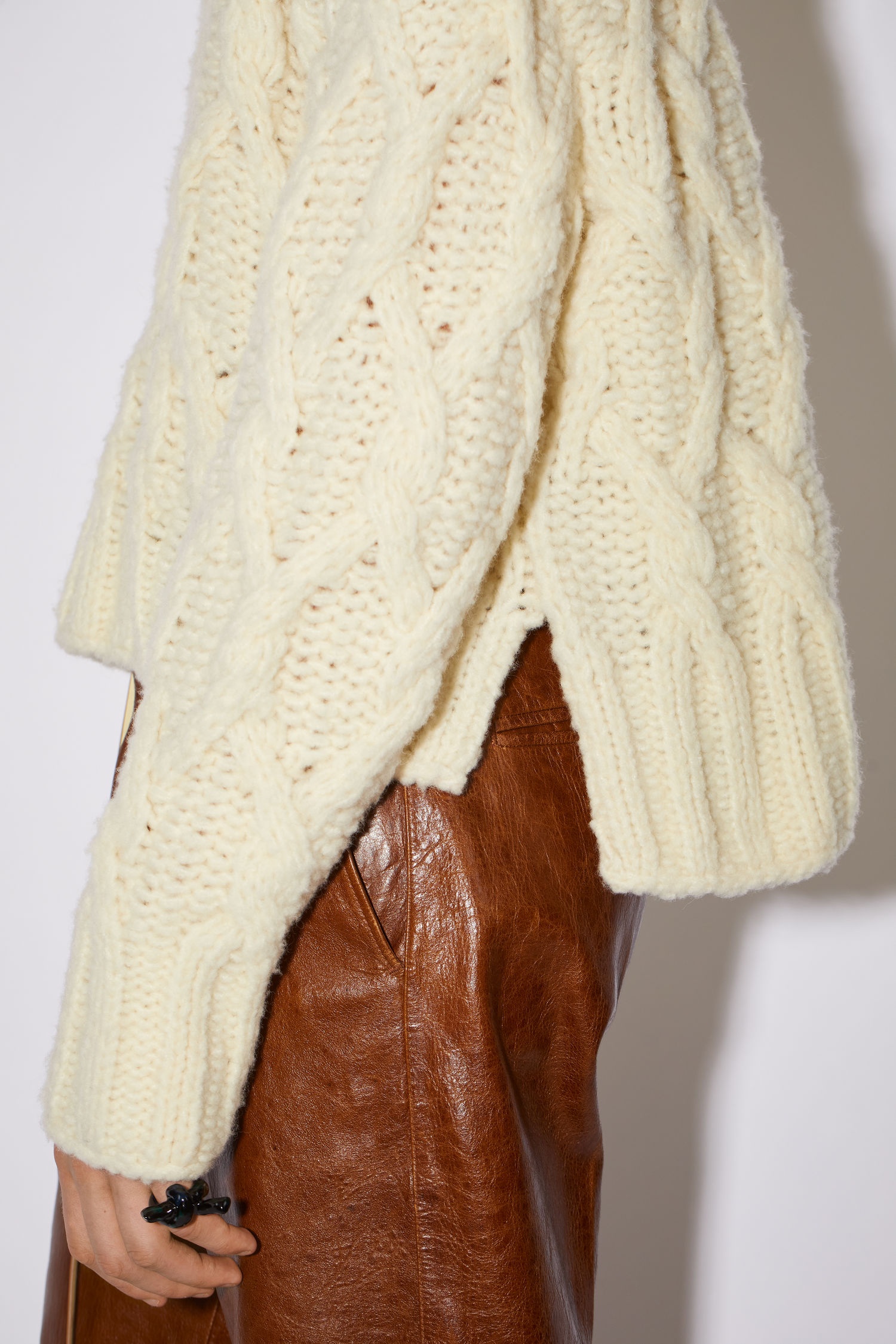 Cable knit sweater - Off white - 5