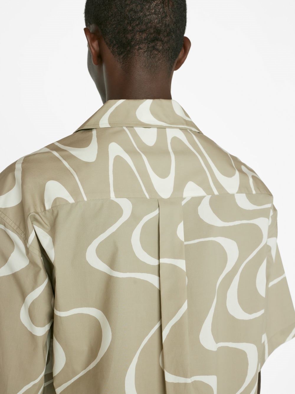 Abstract Wave Graphic Shirt in Sand Beige Print - 4