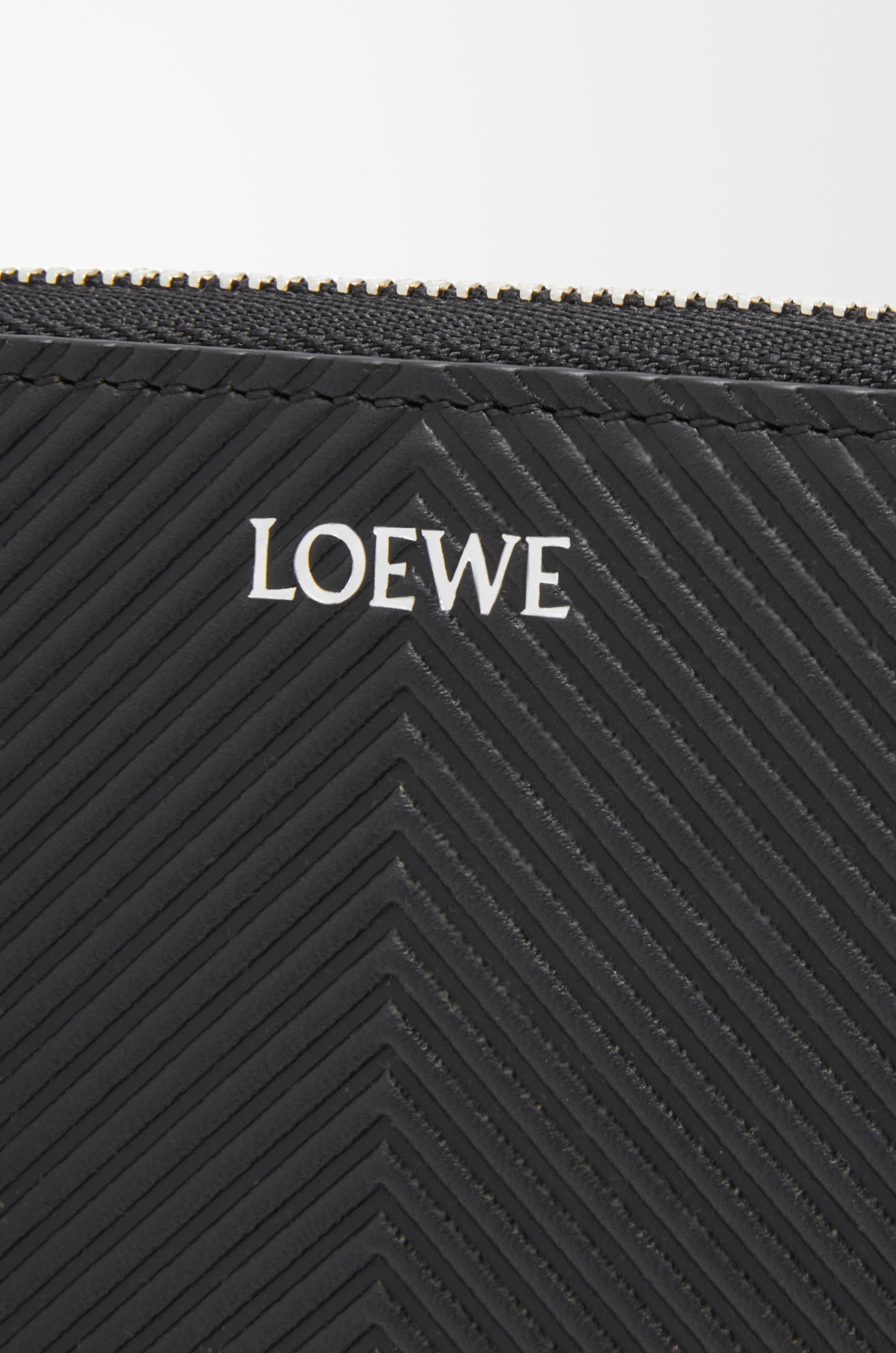 Zip around wallet in textured classic calfskin - 5