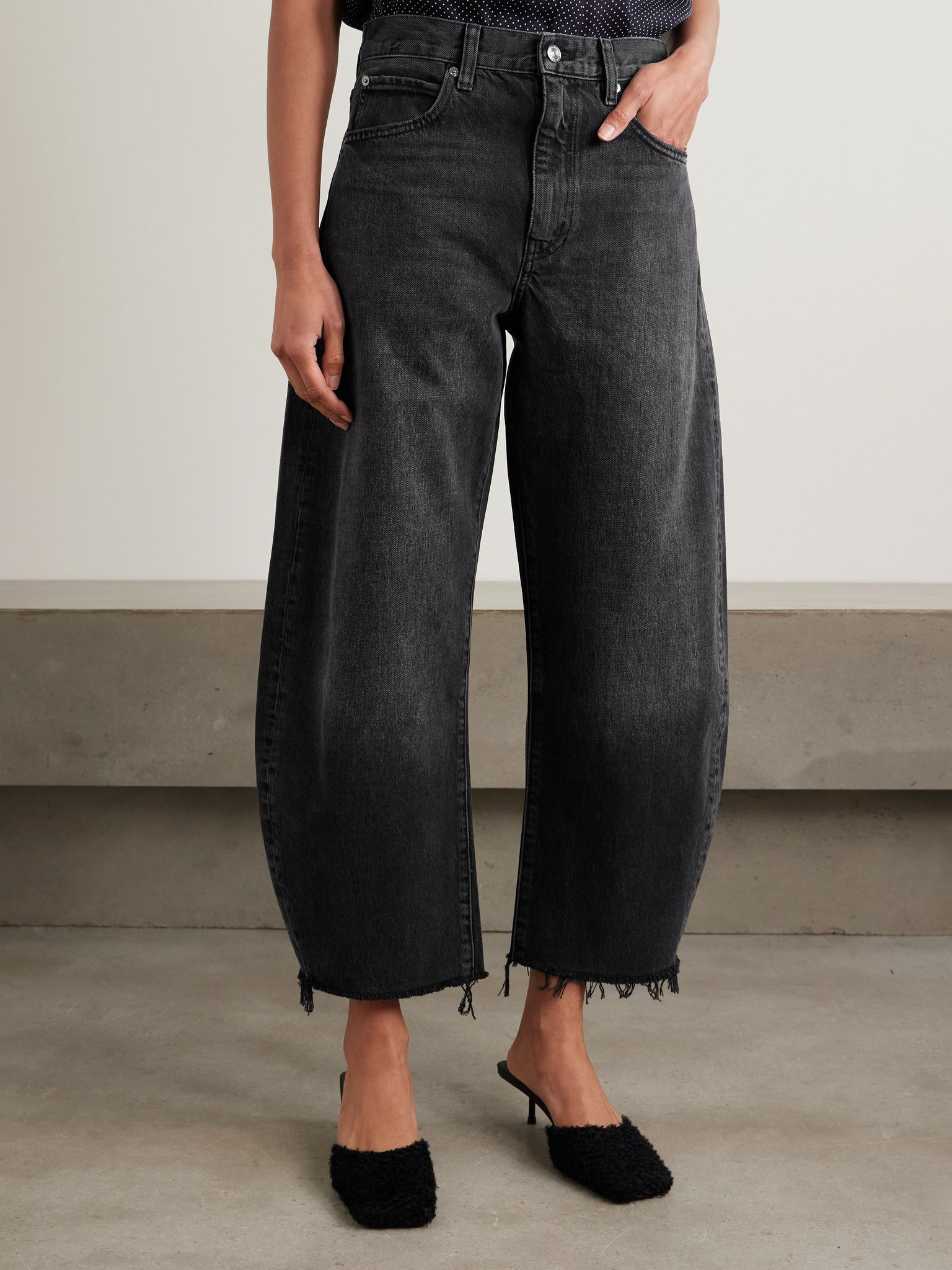 The Bubble cropped frayed high-rise barrel-leg jeans Black - 3