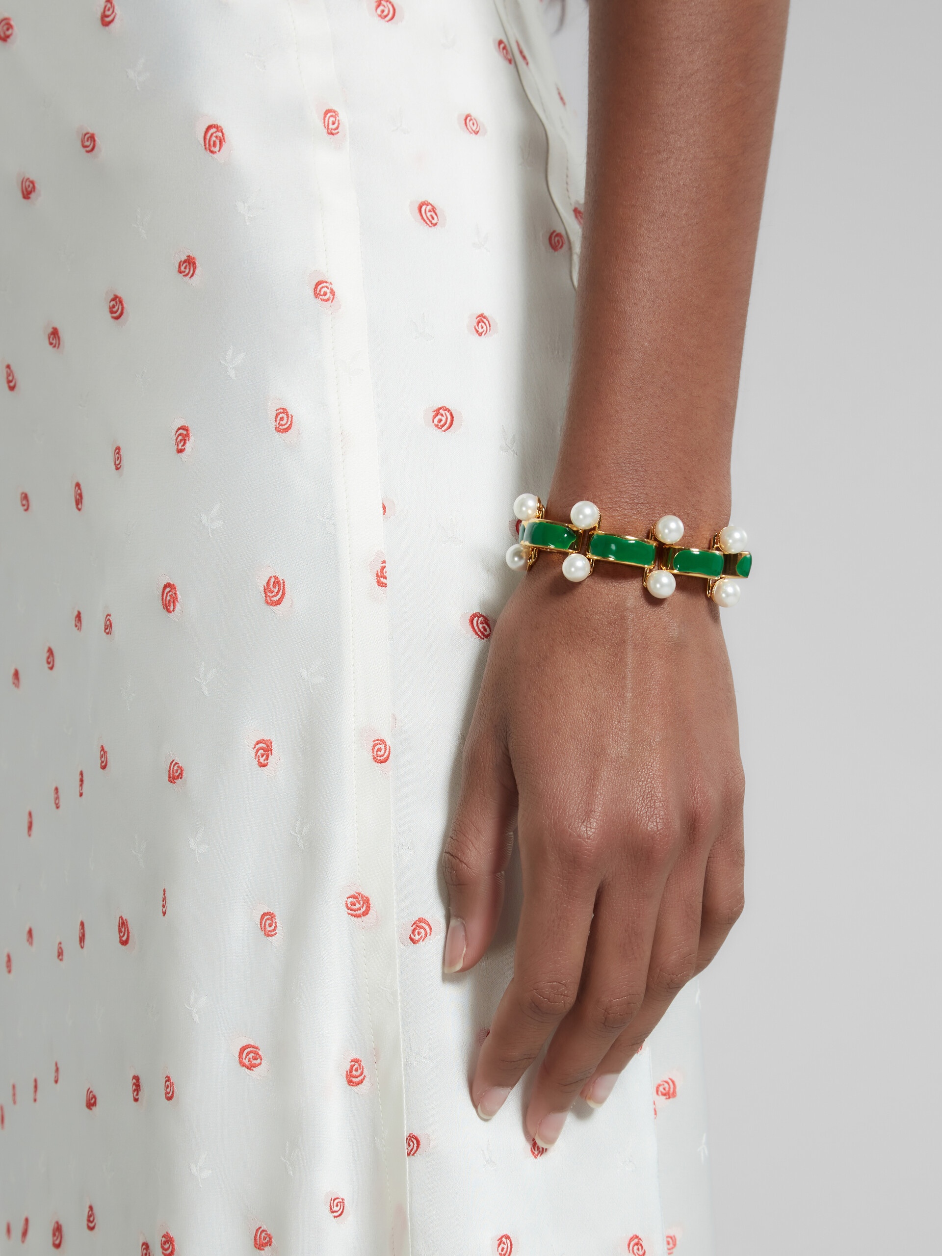 SCALLOPED BRACELET WITH PEARL DETAILS - 2