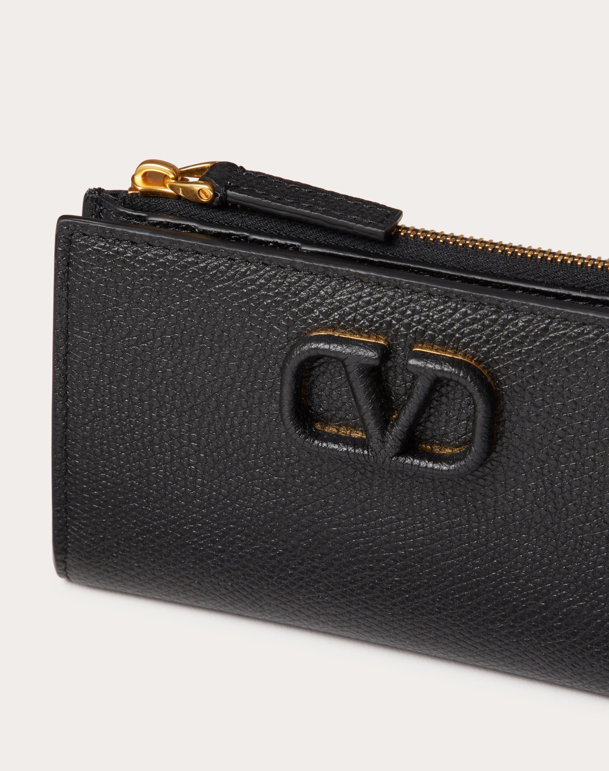VLOGO SIGNATURE GRAINY CALFSKIN CARDHOLDER WTH ZIPPER - 2