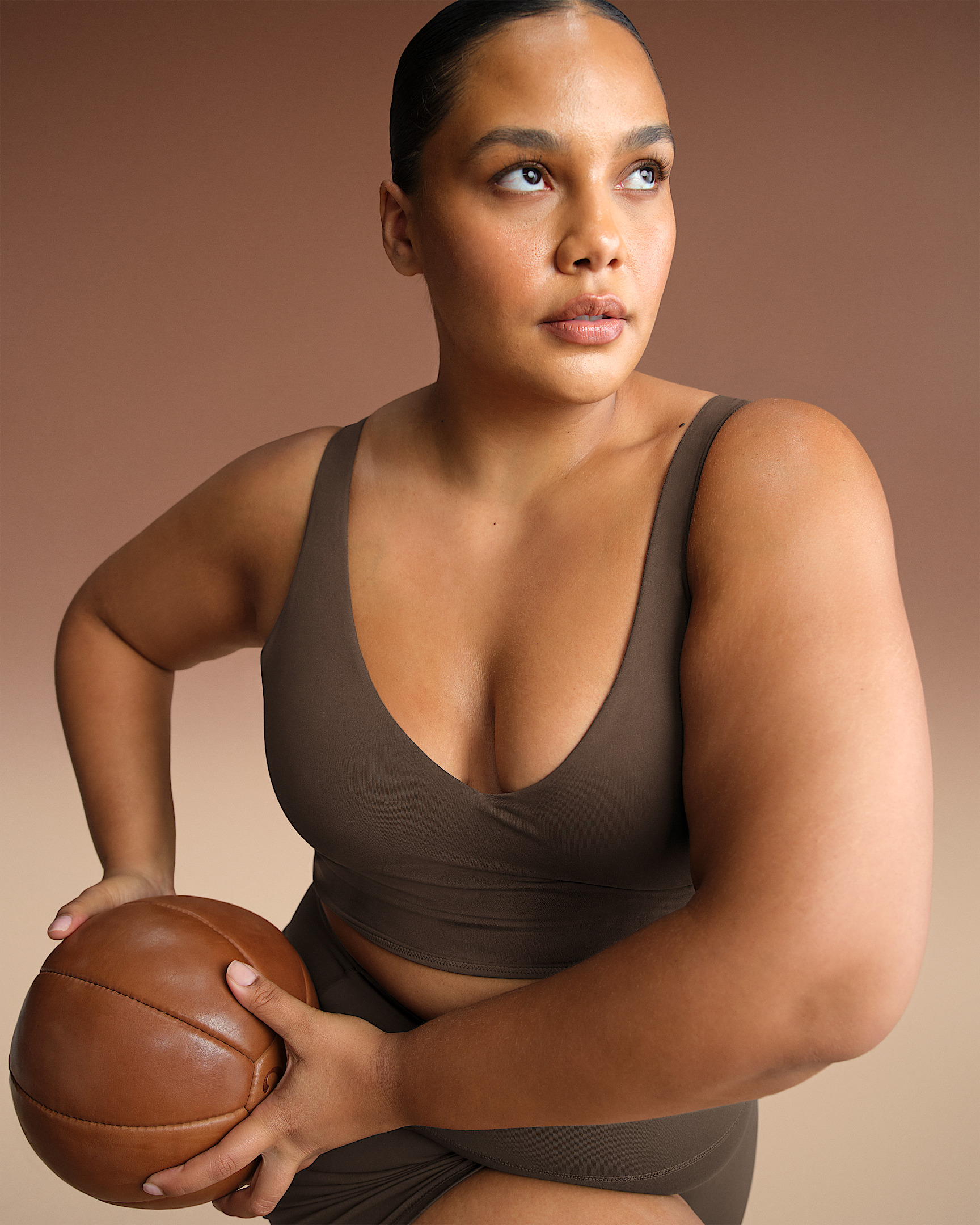 NikeSKIMS Matte Women's V-Neck Long-Line Bra - 9