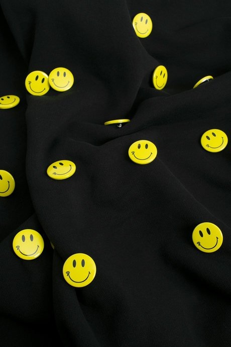 Raf simons x smiley black fleece blanket with badges and pins - 4