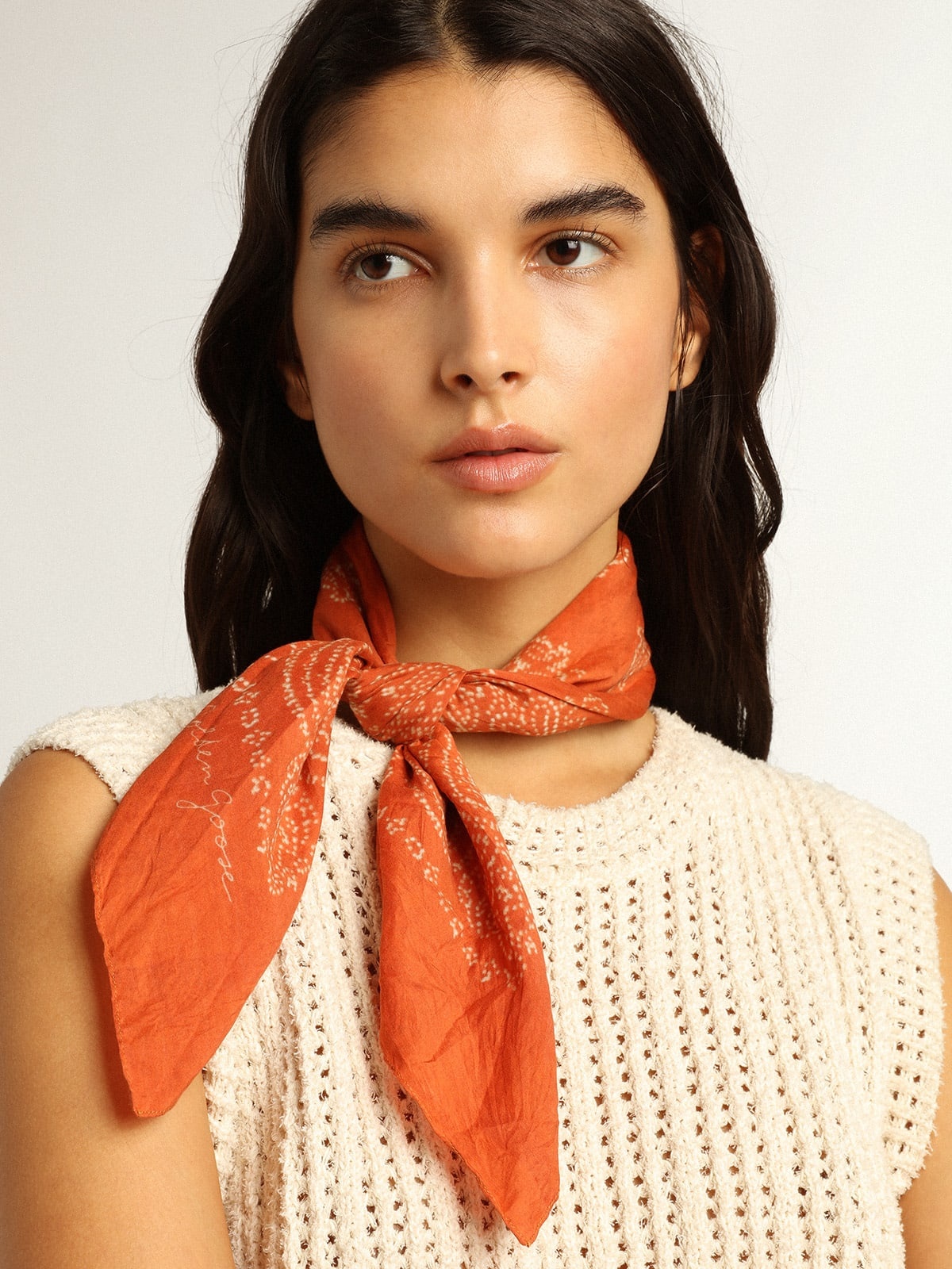 Rust-colored scarf with dotted paisley pattern - 4