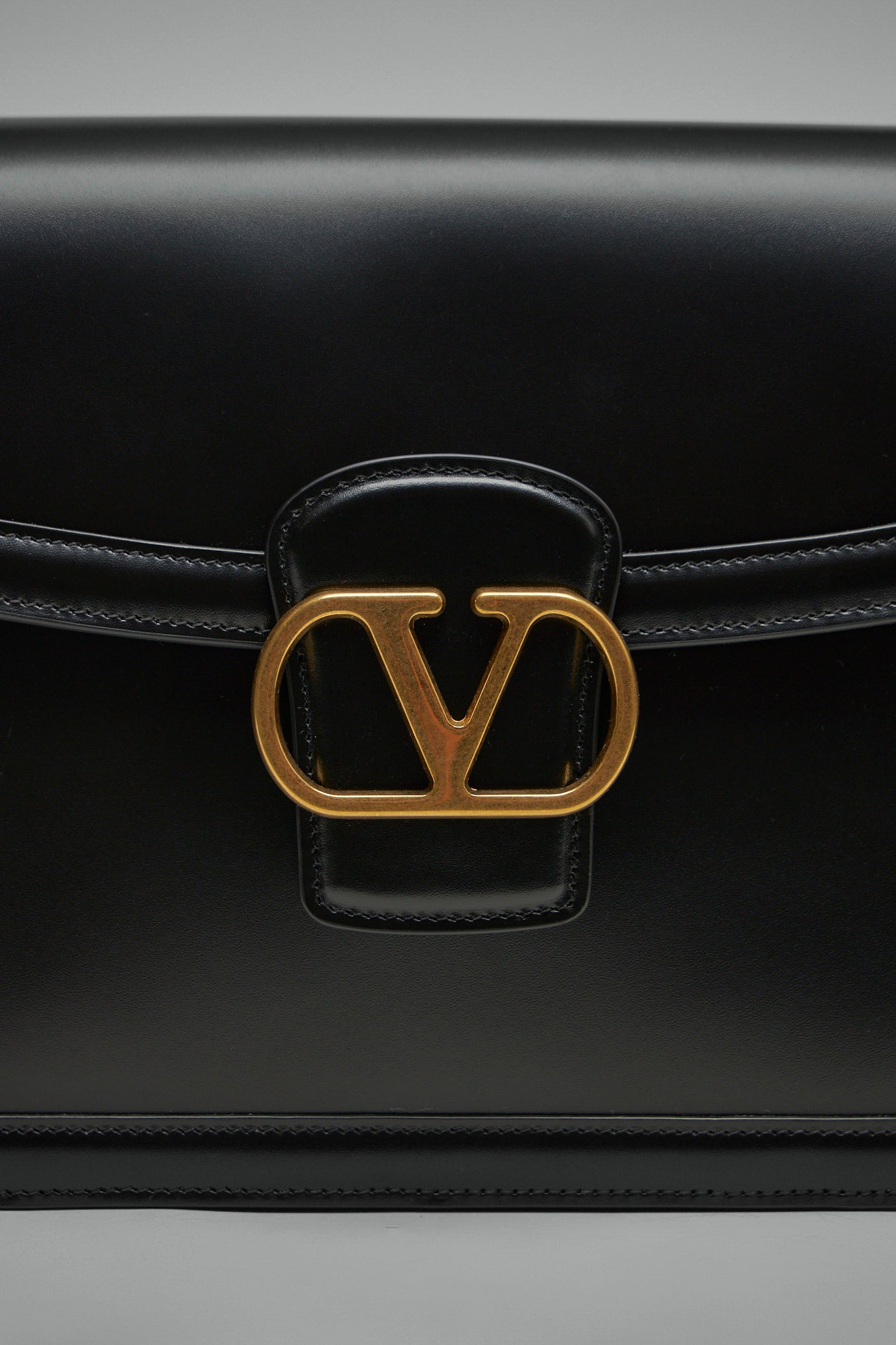 Valentino Garavani 9to5 Smooth Calfskin Shoulder Bag - 4