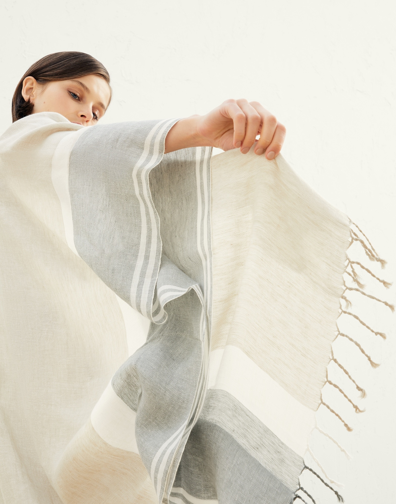 Linen shawl with stripes - 3
