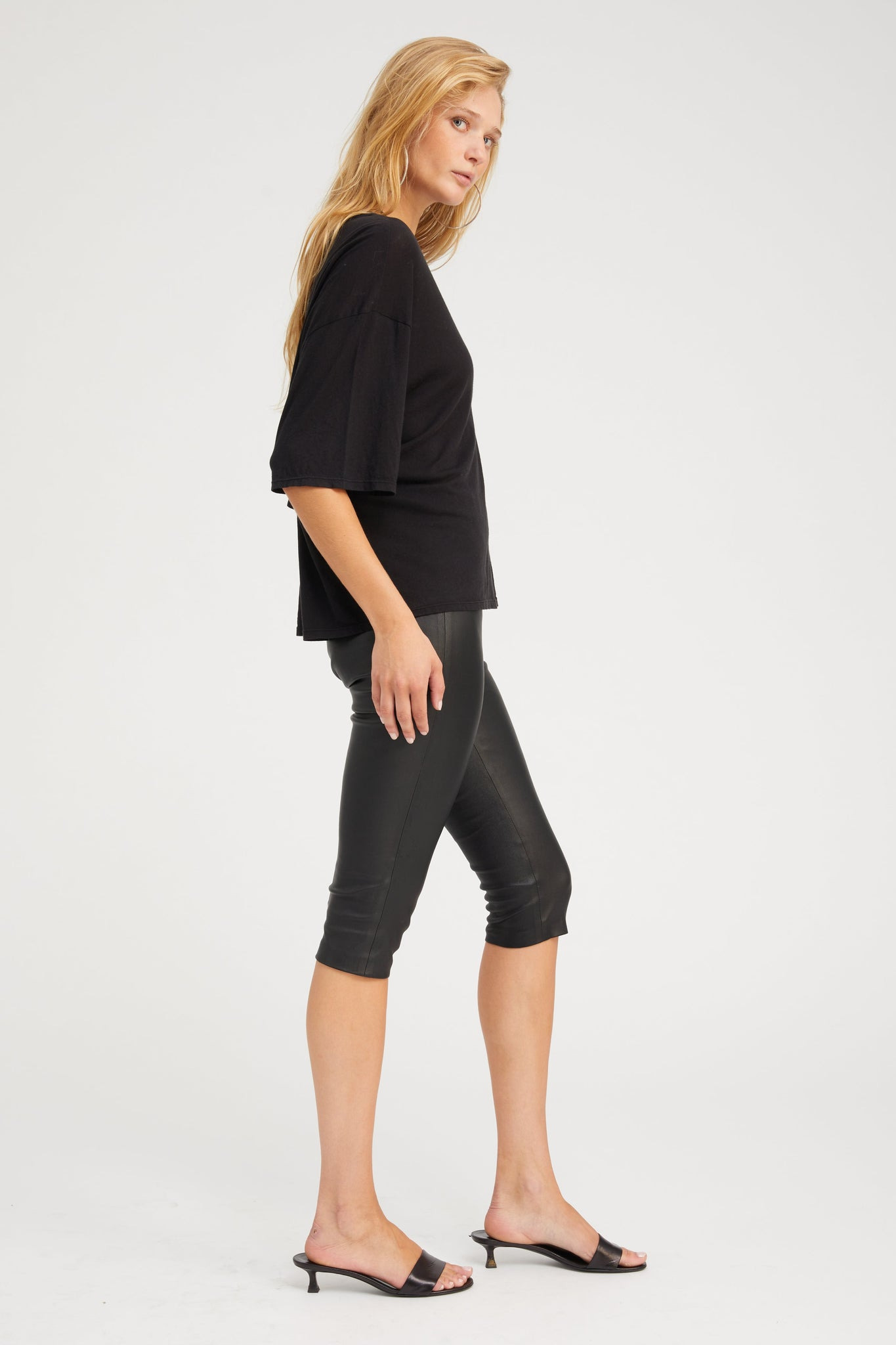 BLACK LEATHER CAPRI - 10