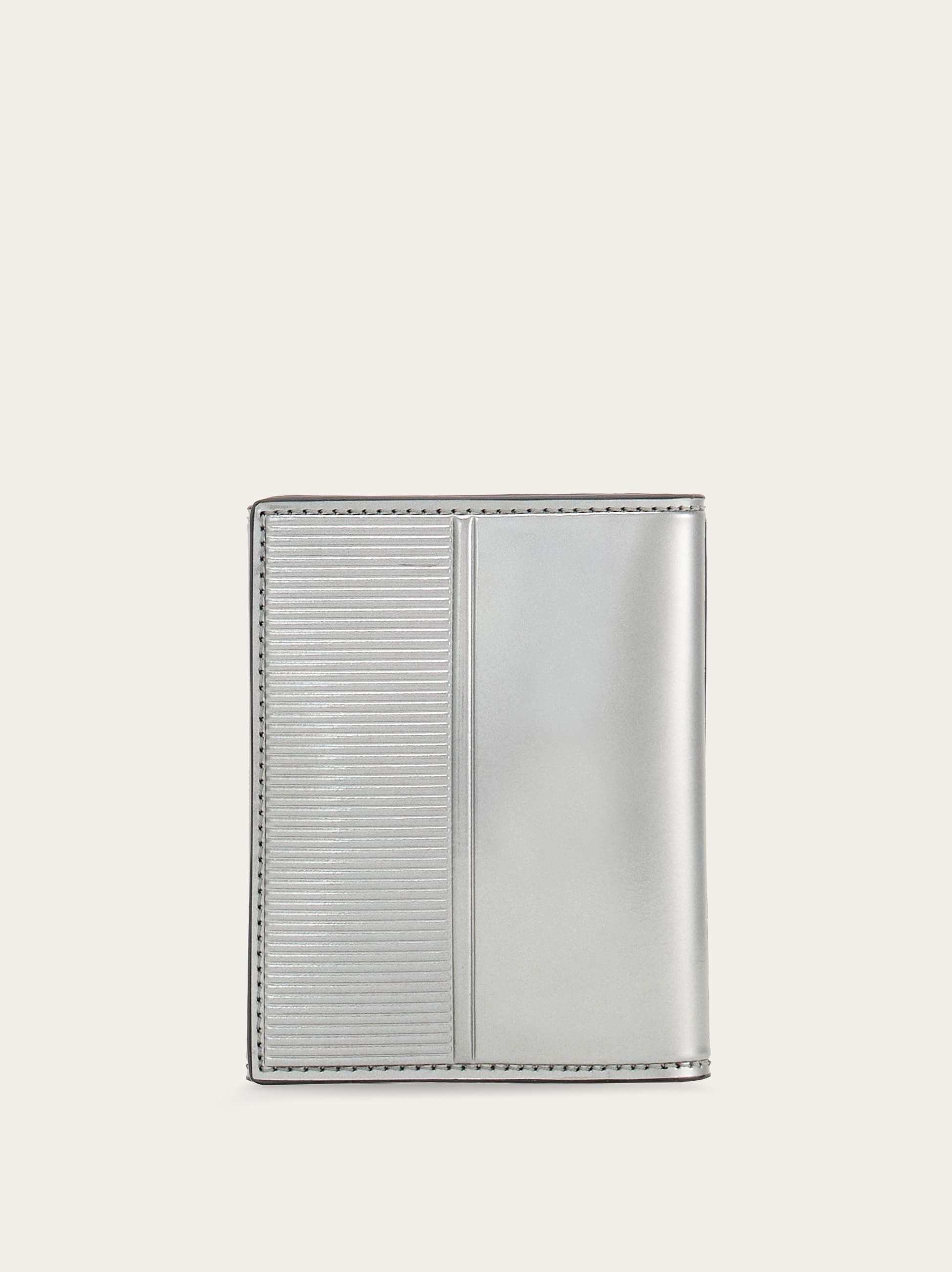 Credit card holder with knurled detailing - 3