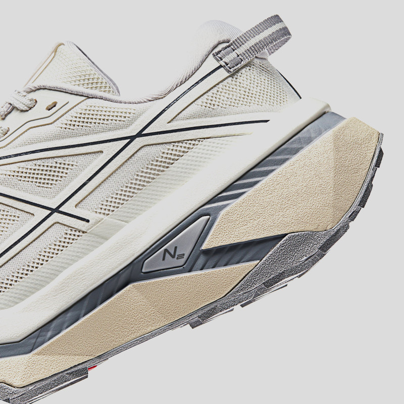Women's ANTA Saker 8