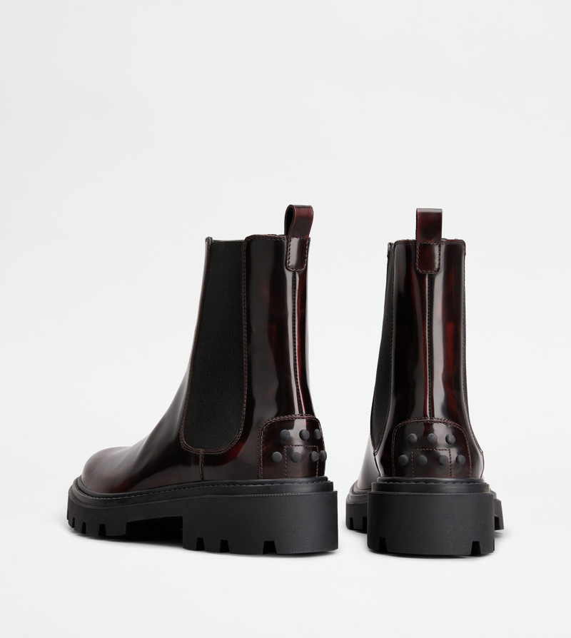 Tod's TOD'S CHELSEA BOOTS IN LEATHER - BURGUNDY outlook