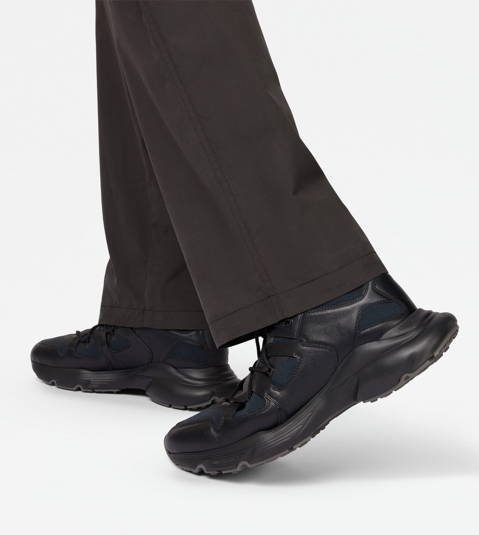 SNEAKERS IN LEATHER AND TECHNICAL FABRIC - BLACK - 7