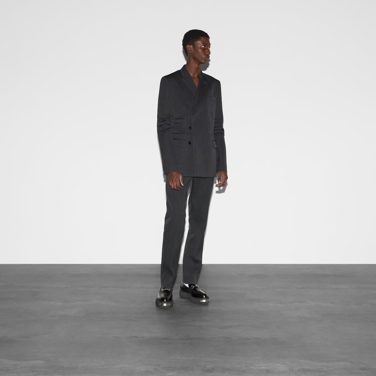 Wool suit with crease detail - 3