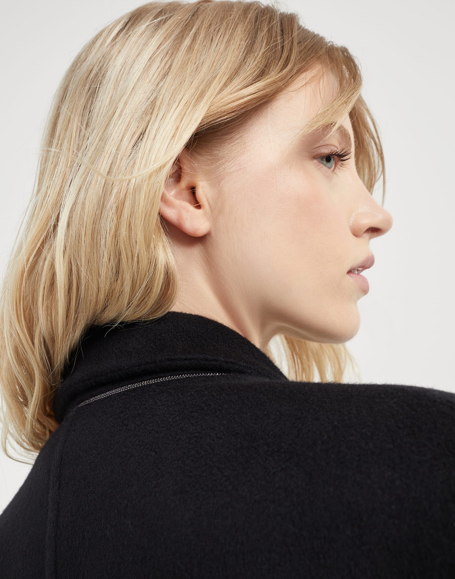 Hand-crafted cashmere beaver double cloth coat with monili - 3