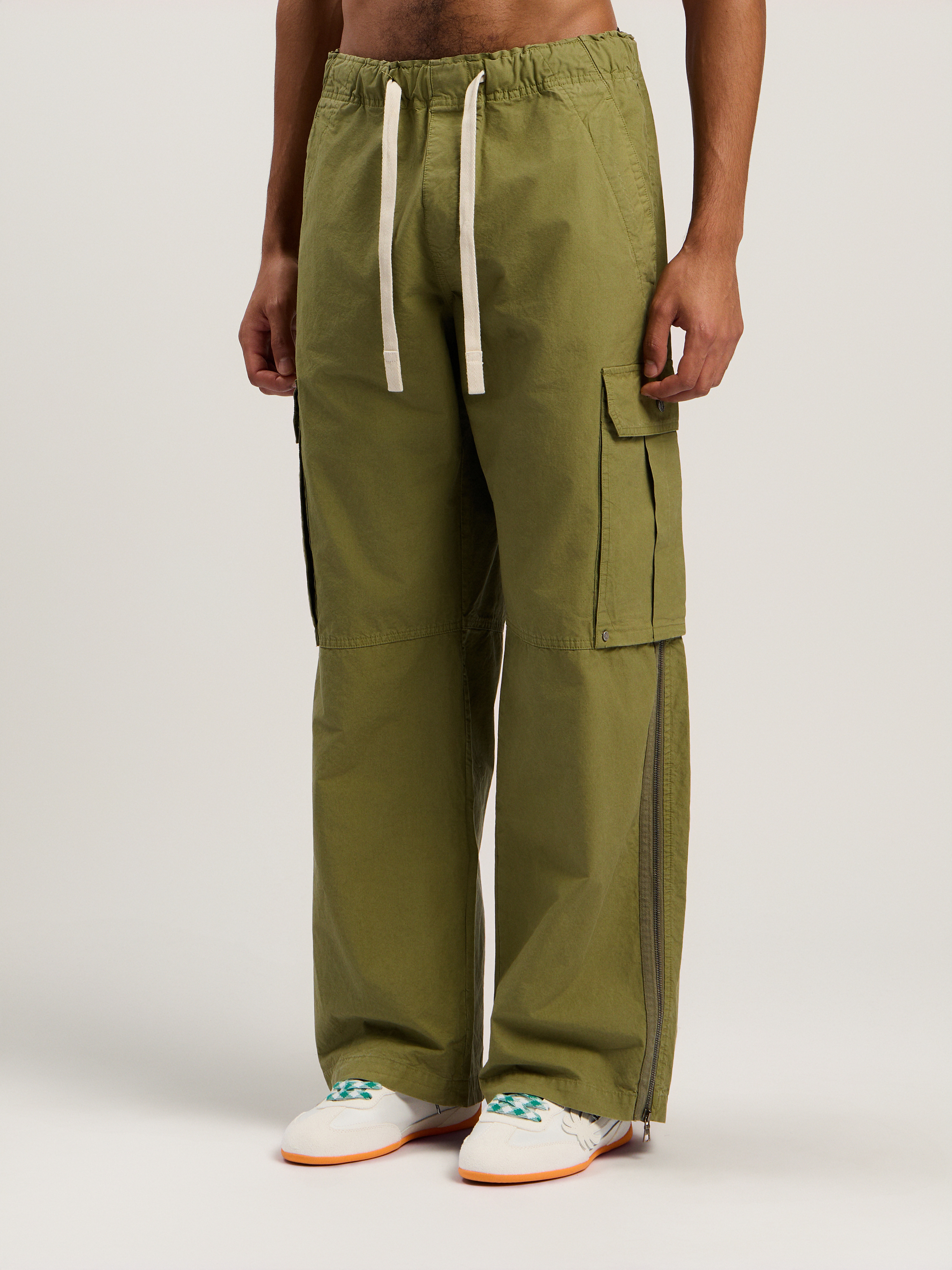 Curved Logo Cargo Pants - 4