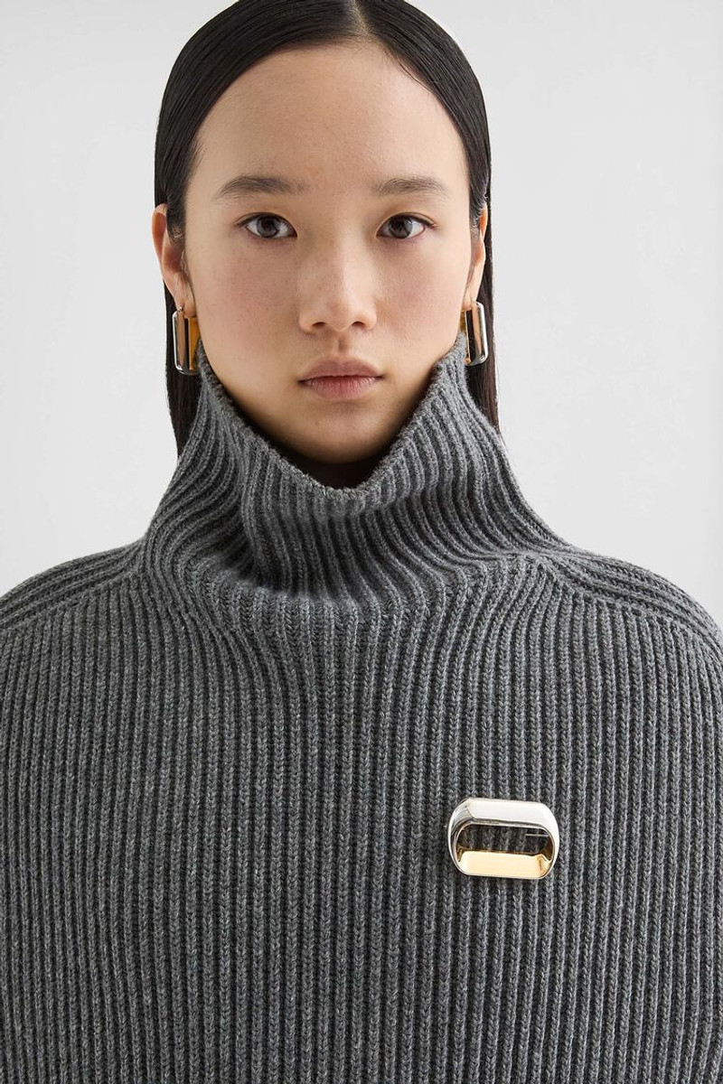 Jil Sander Pin outlook
