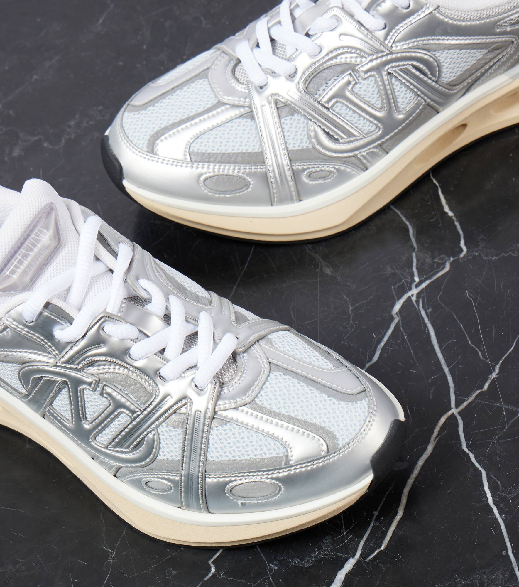 VLogo Easyjog leather-trimmed sneakers - 6