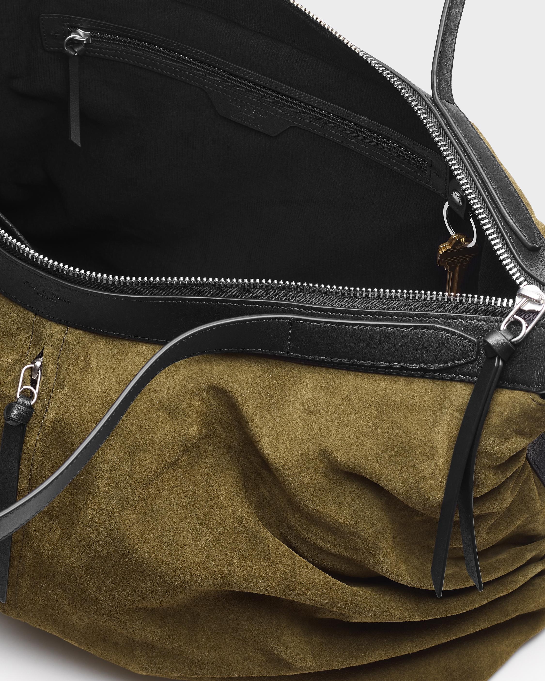 Commuter Overnighter - Suede
Large Duffle Bag - 5