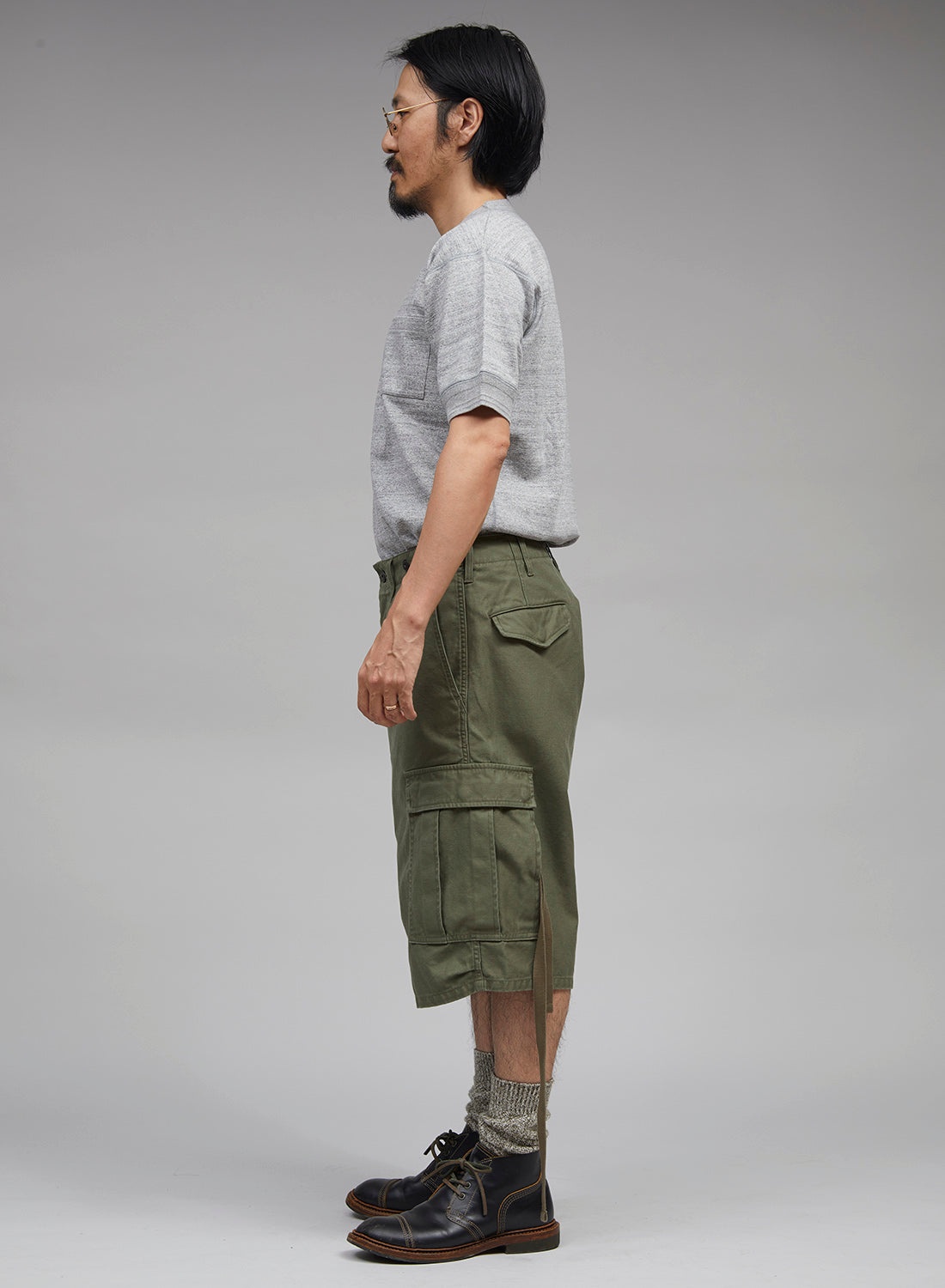 Army Cargo Shorts in Dark Green - 3