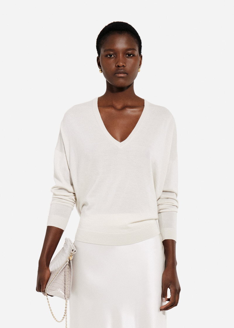 CO V-Neck Sweater in Fine Cashmere outlook