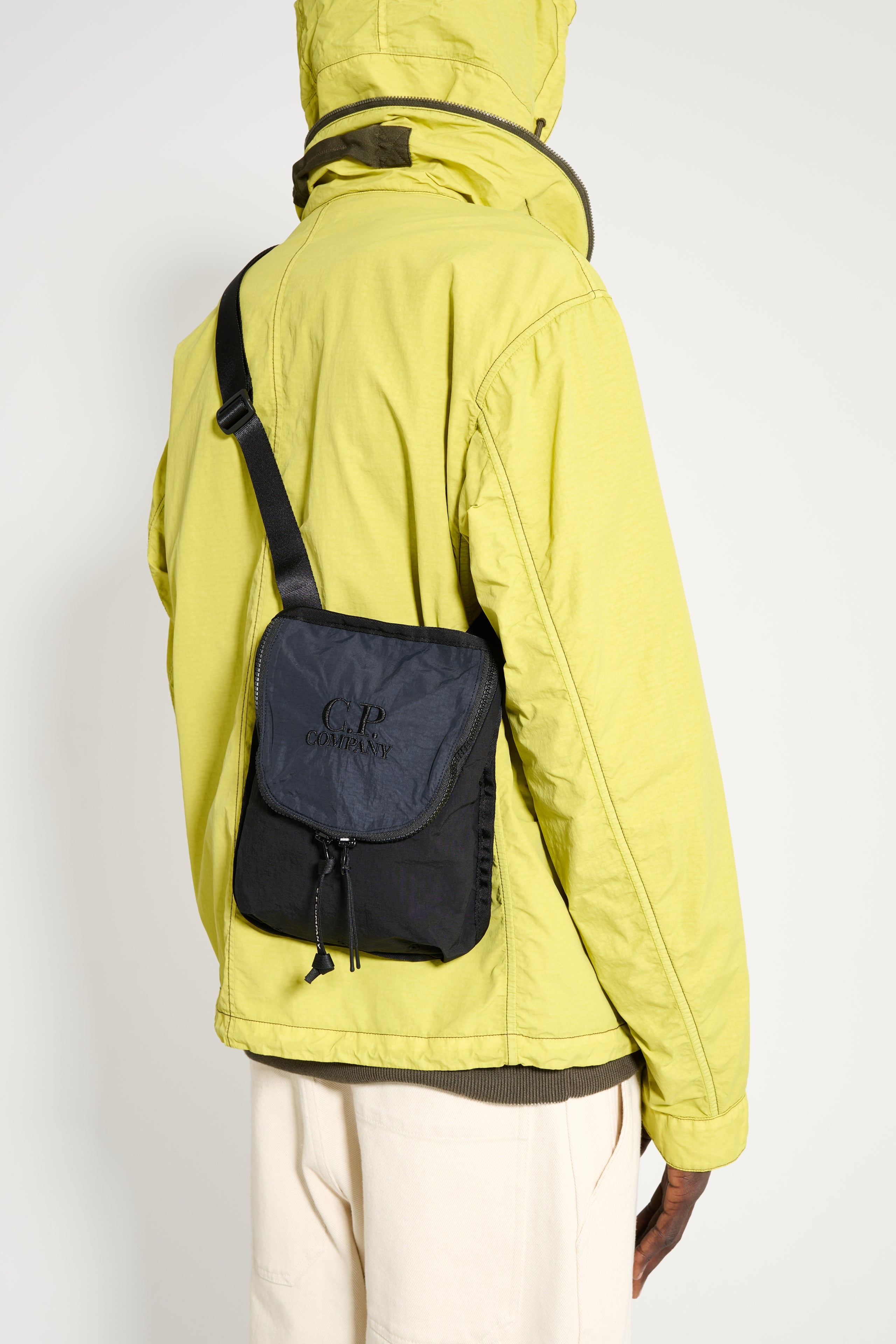 C.P. COMPANY PLAIN PAPER TOUCH SHOULDER BAG BLACK - 3