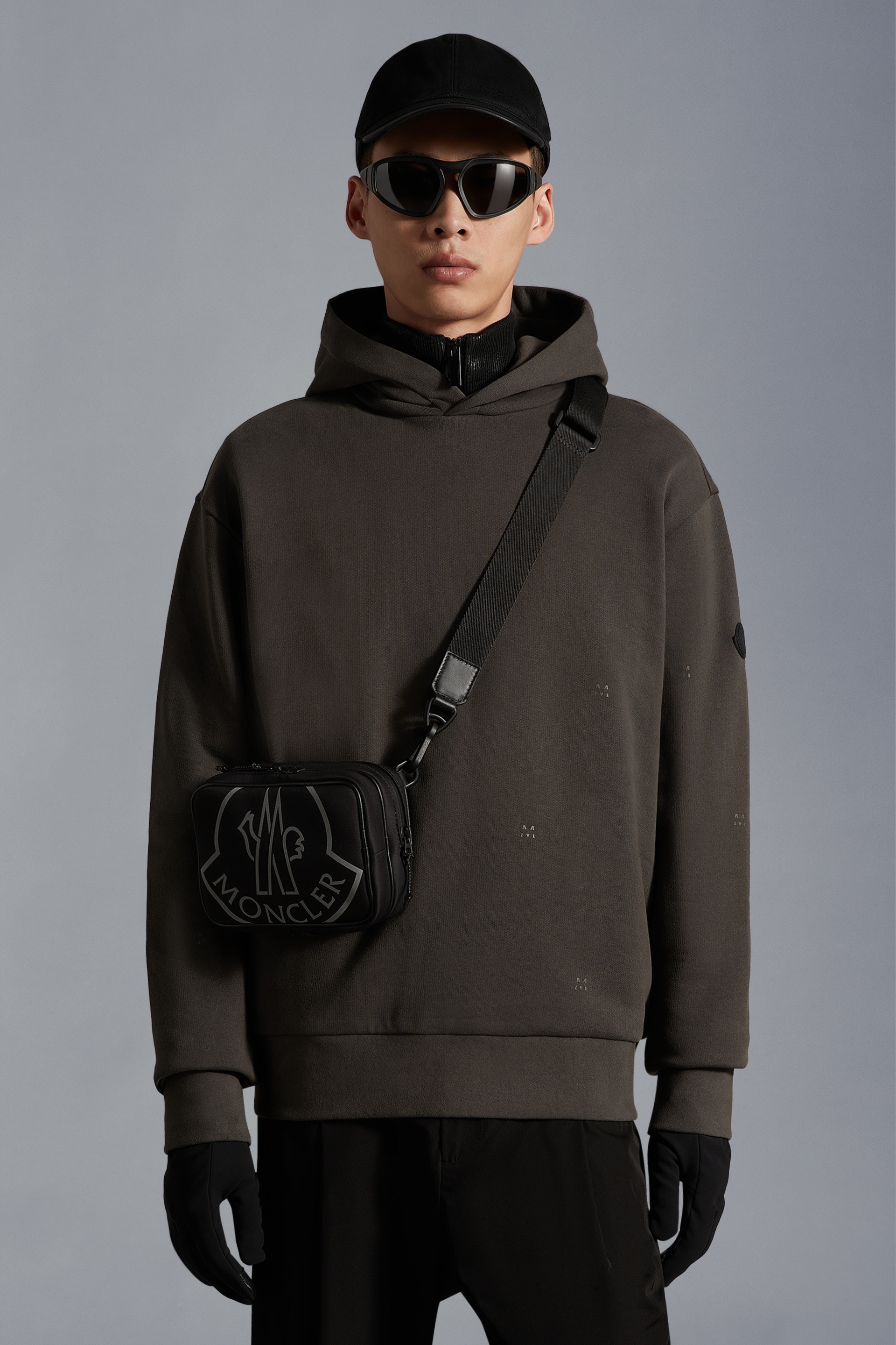 【関税/送料無料】MONCLER*Graphic Printed Long-Sleeved Hoodie Moncler Graphic Print Hoodie | REVERSIBLE