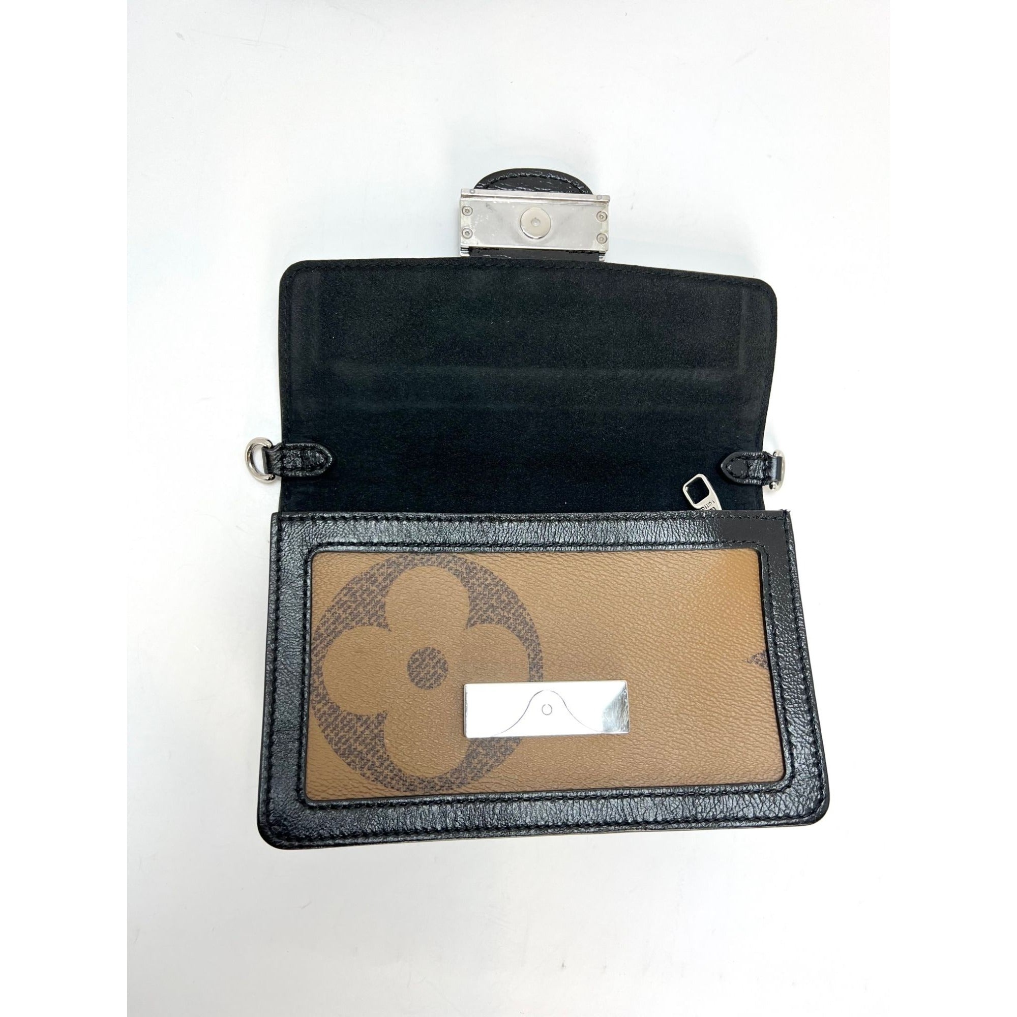 LOUIS VUITTON Reverse Giant Monogram Dauphine Bumbag Clutch - 11