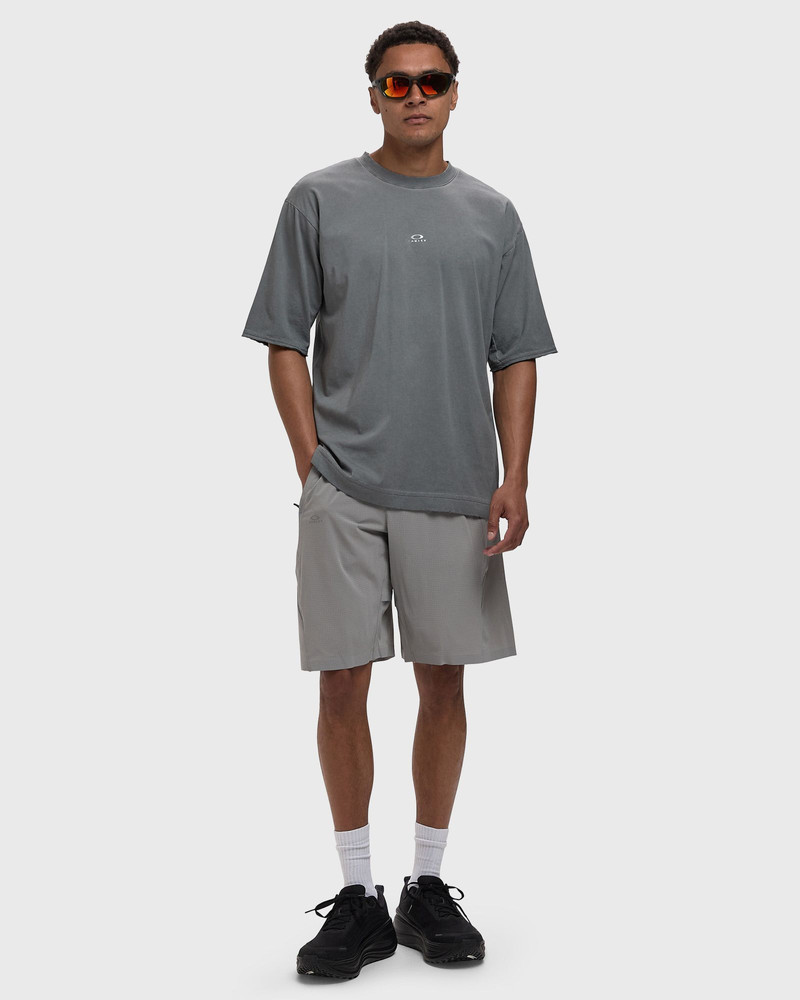 OAKLEY LATITUDE VEIL SHORT outlook