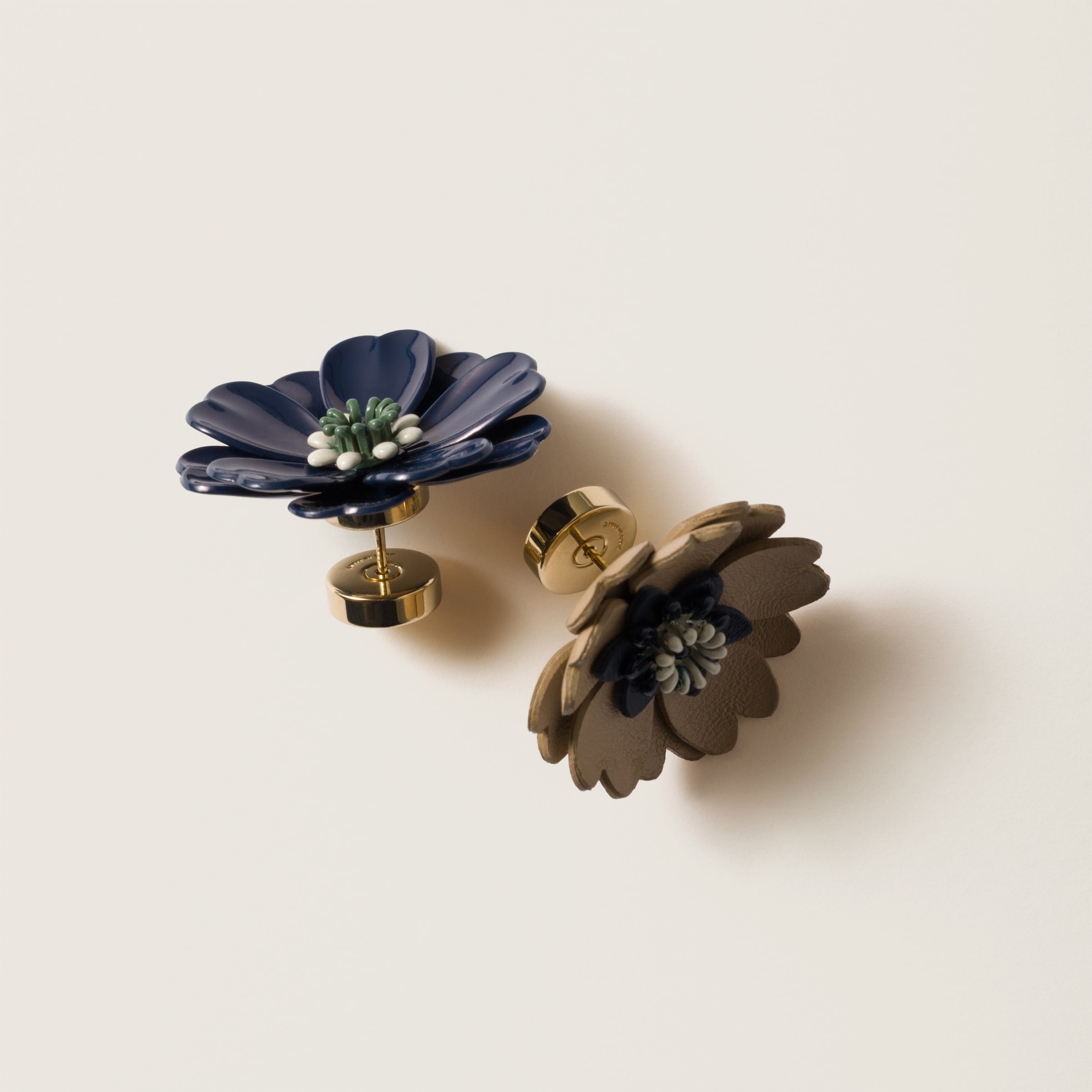 Metal and leather earrings - 2