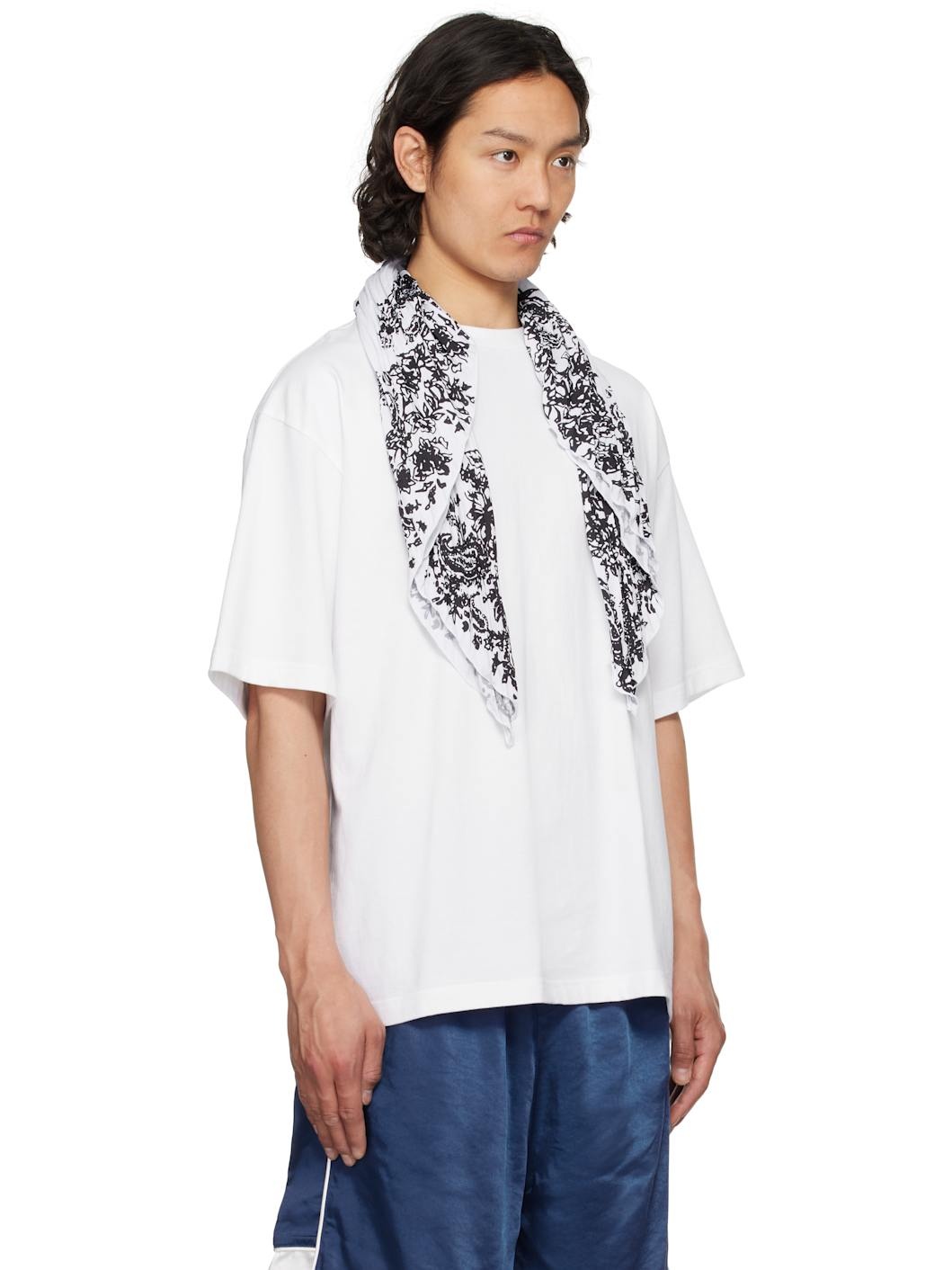 White Wrinkled Muffler T-shirt - 2