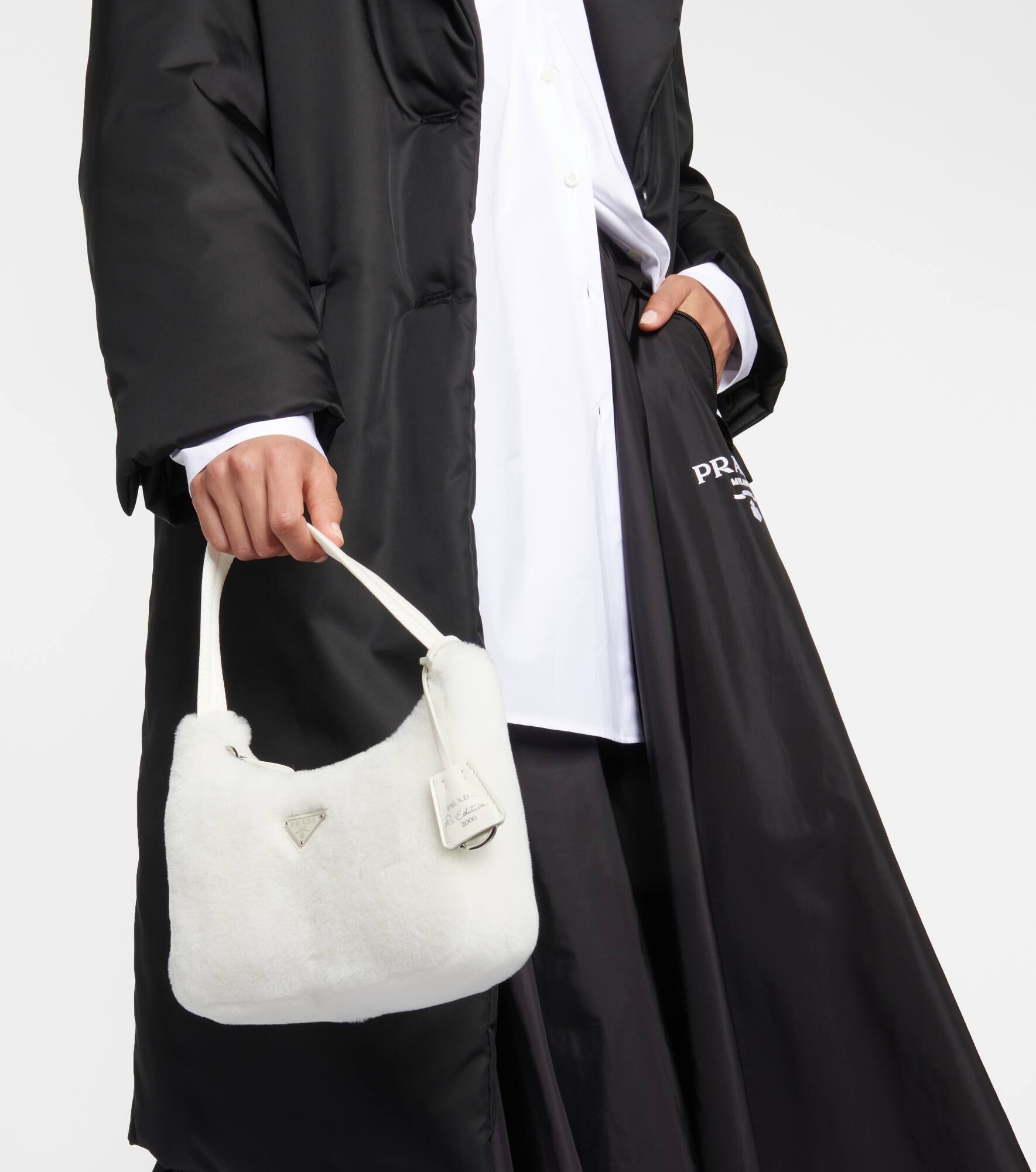 Re-Edition 2000 shearling shoulder bag - 2
