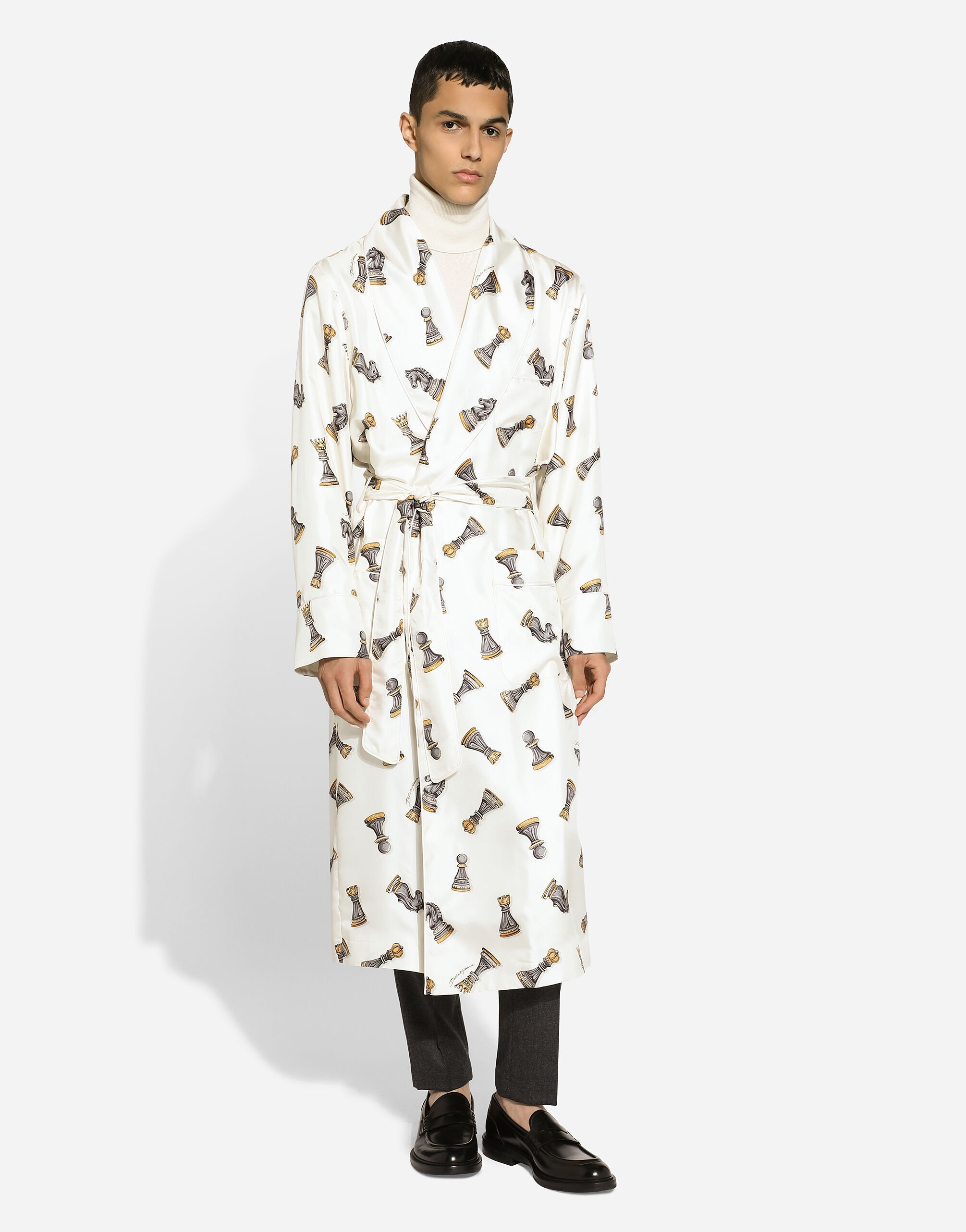 Silk twill robe with chess-piece print - 2