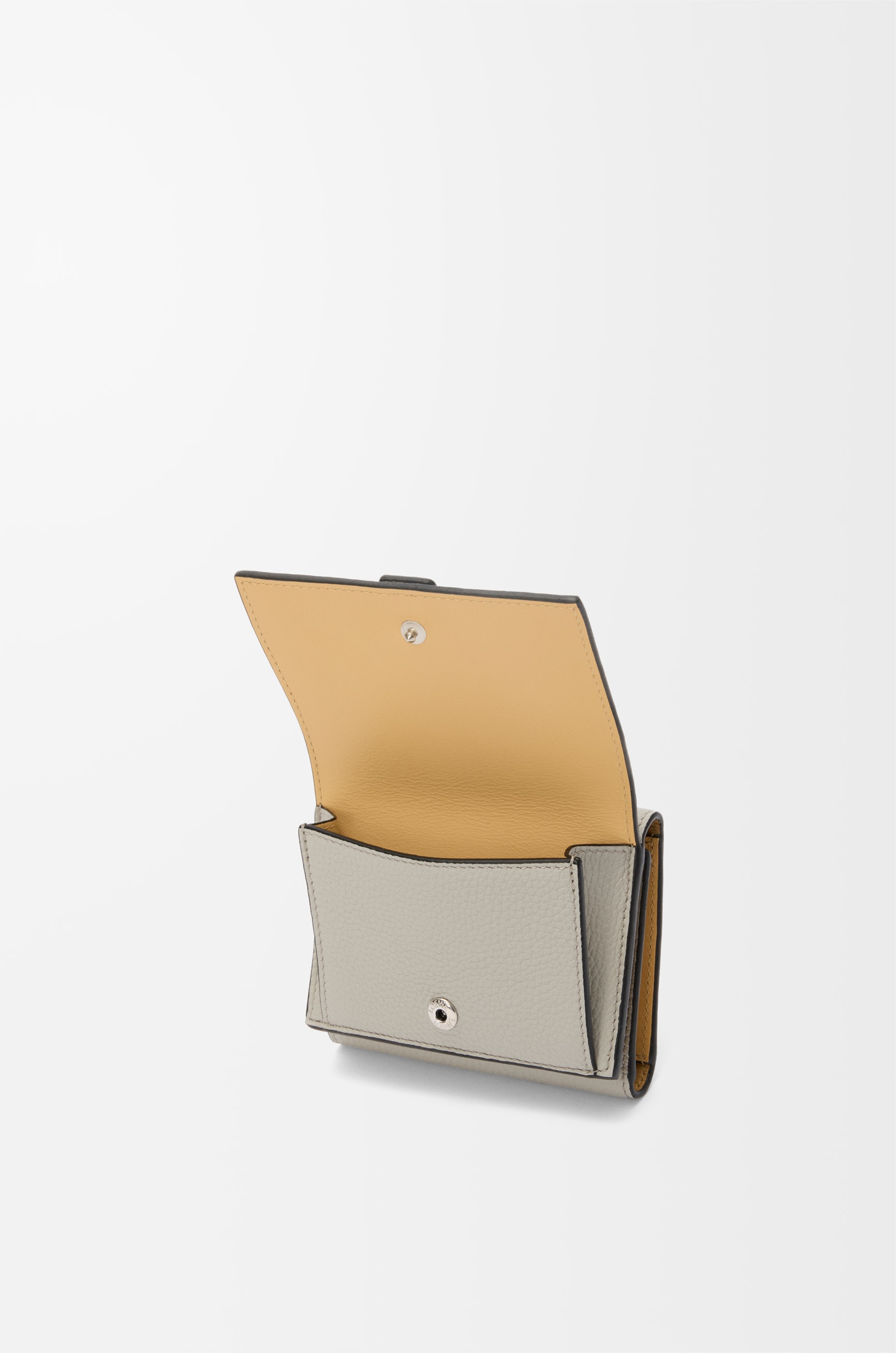 Trifold wallet in soft grained calfskin - 3