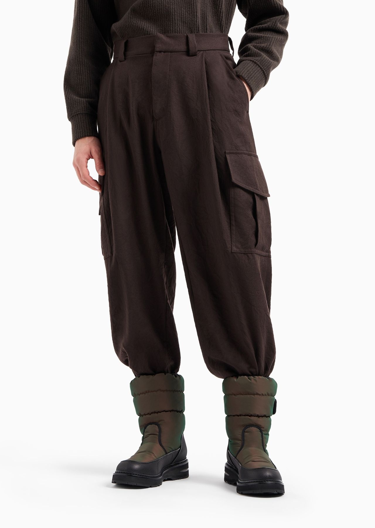 Single-pleat, crinkle wool flannel cargo trousers - 2