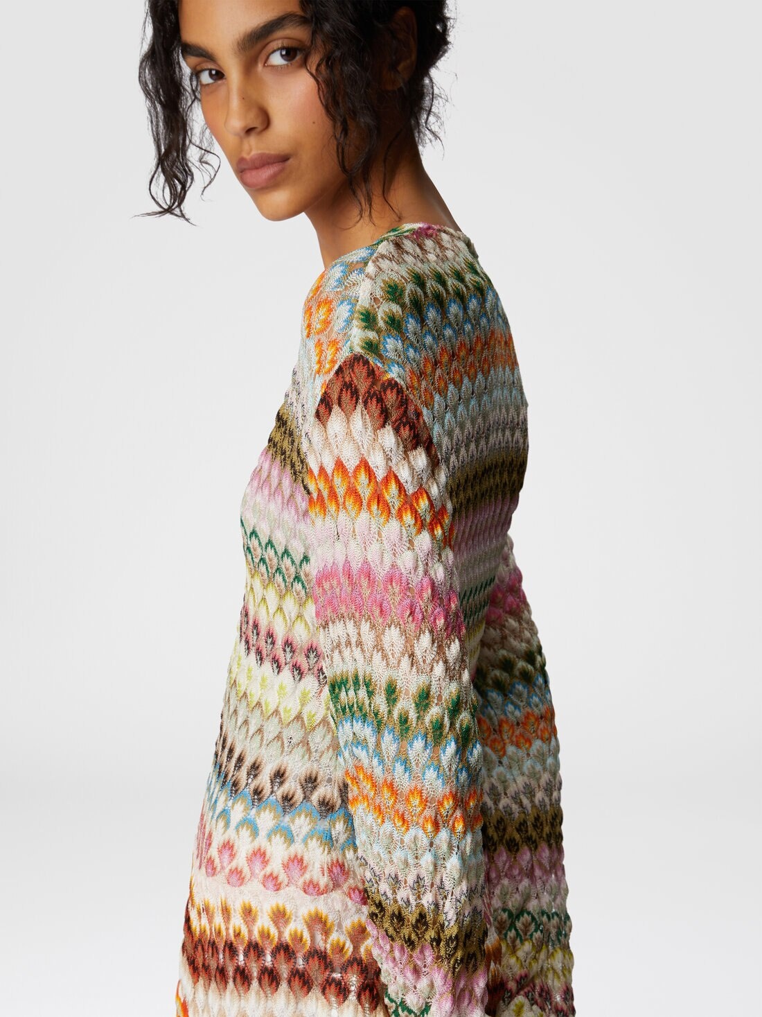 Long sleeve short dress with zig zag lace pattern - 4