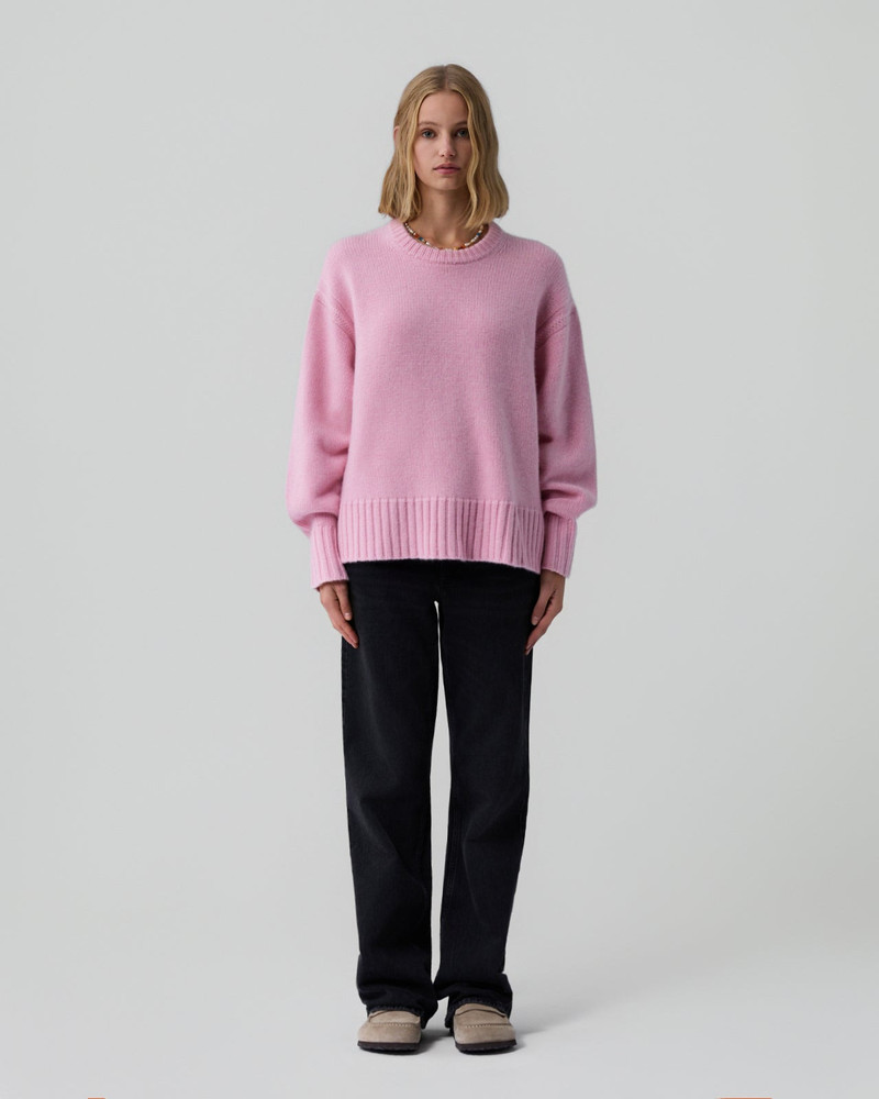 GUEST IN RESIDENCE Cozy Crew outlook