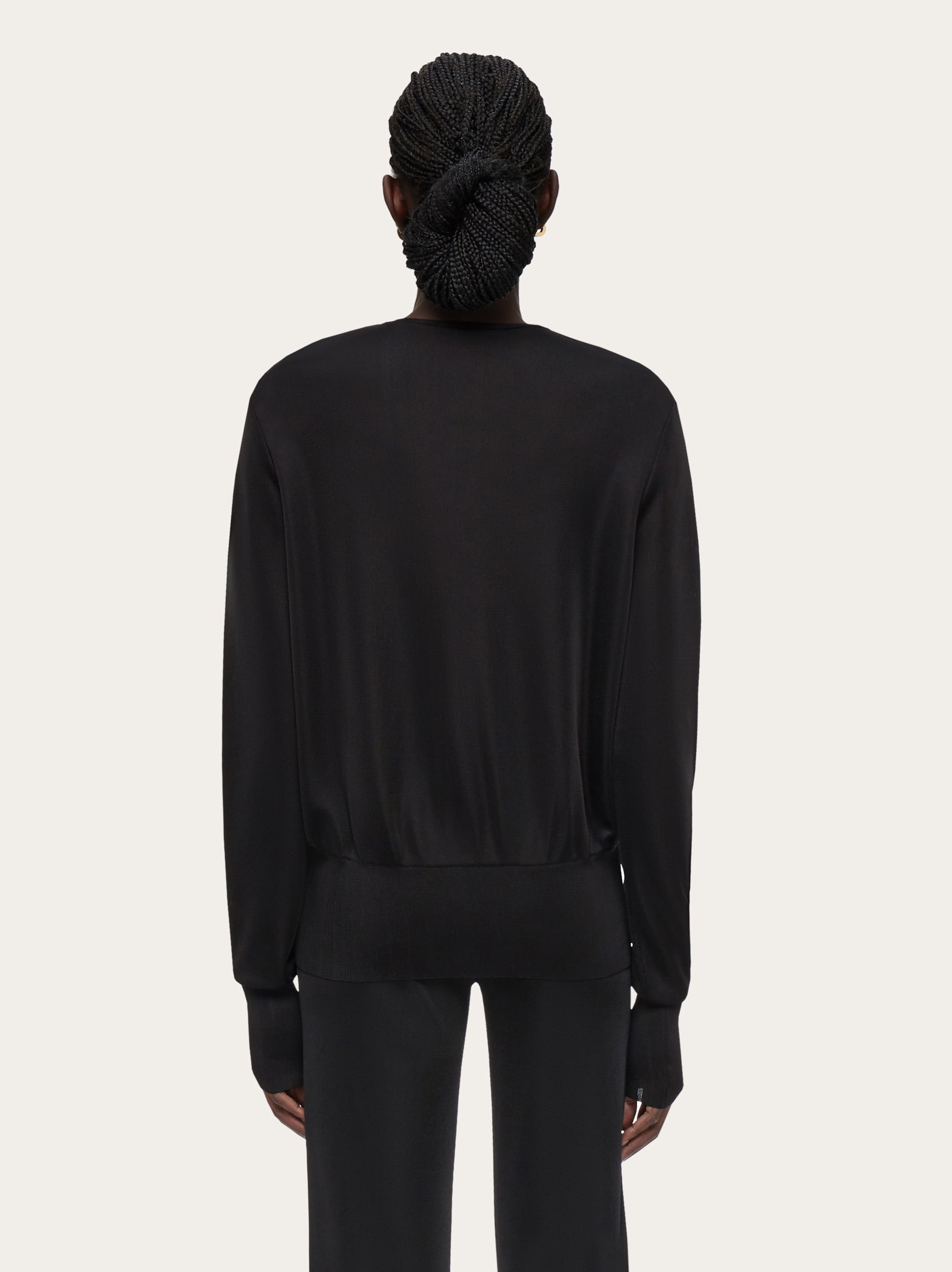 V-neck sweater with golden clip - 3