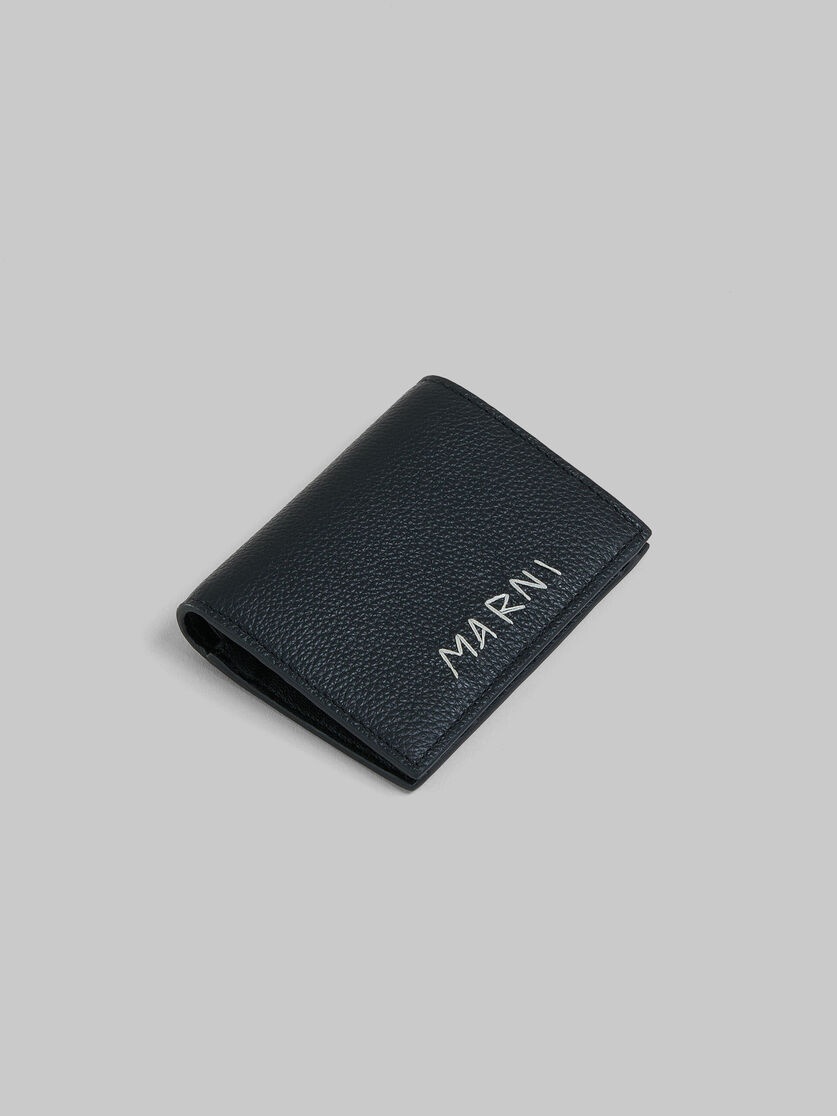 ◇MARNI◇ Logo Bifold Wallet Black PFMI0098U0P653300N99 Black leather bifold wallet with Marni Mending embroidery