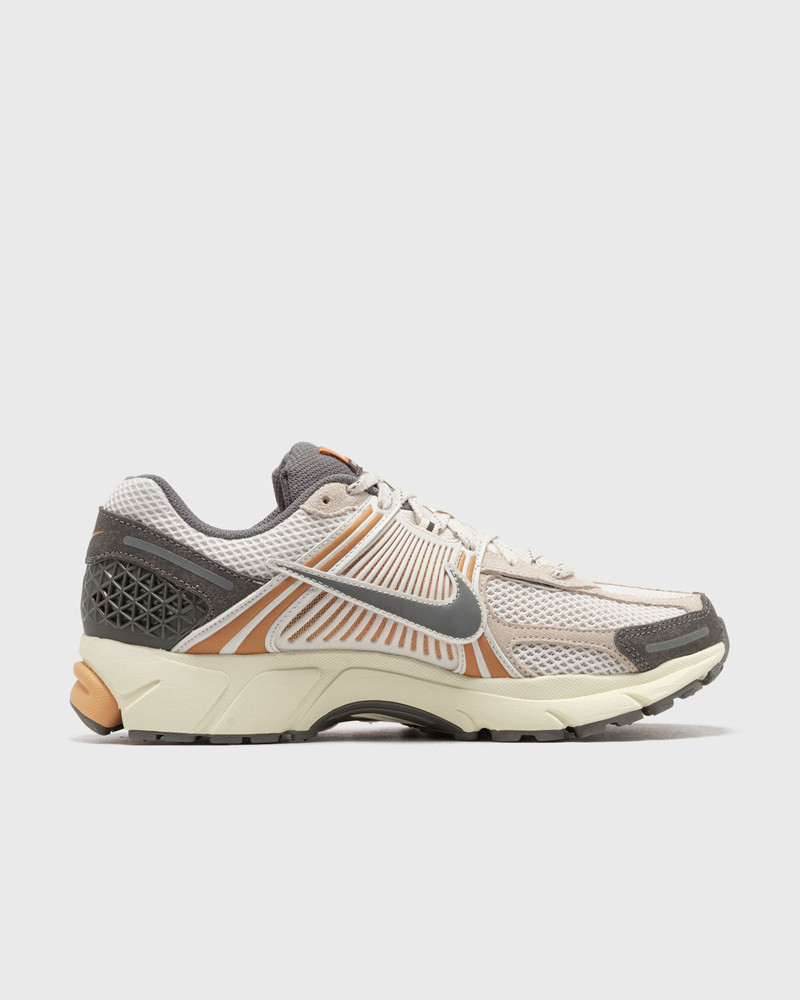 Nike ZOOM VOMERO 5 outlook
