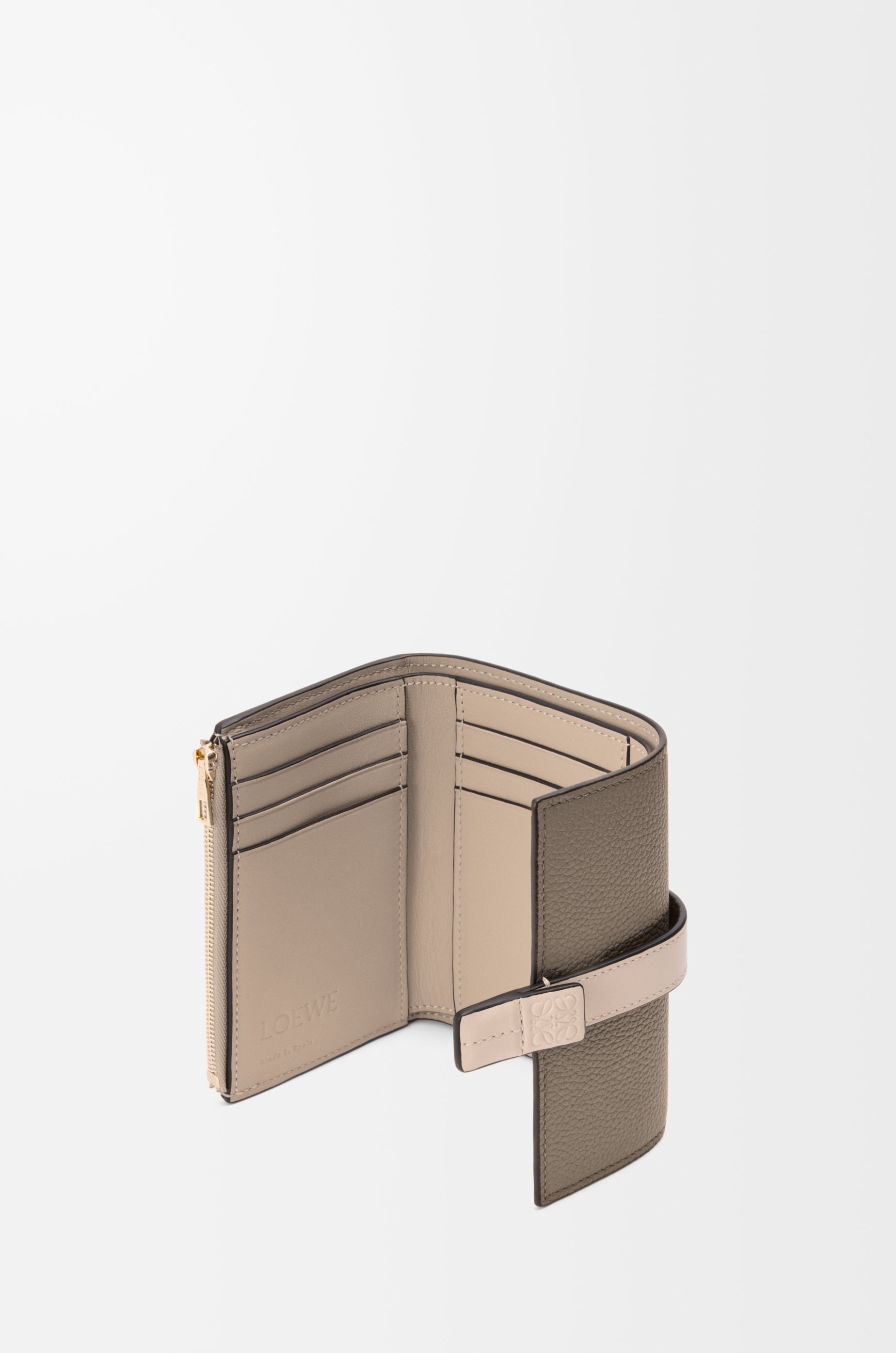 Small vertical wallet in soft grained calfskin - 3