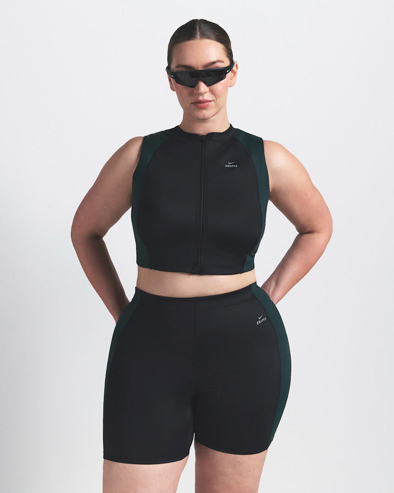 NikeSKIMS Shine Women's Front-Zip Bra 5